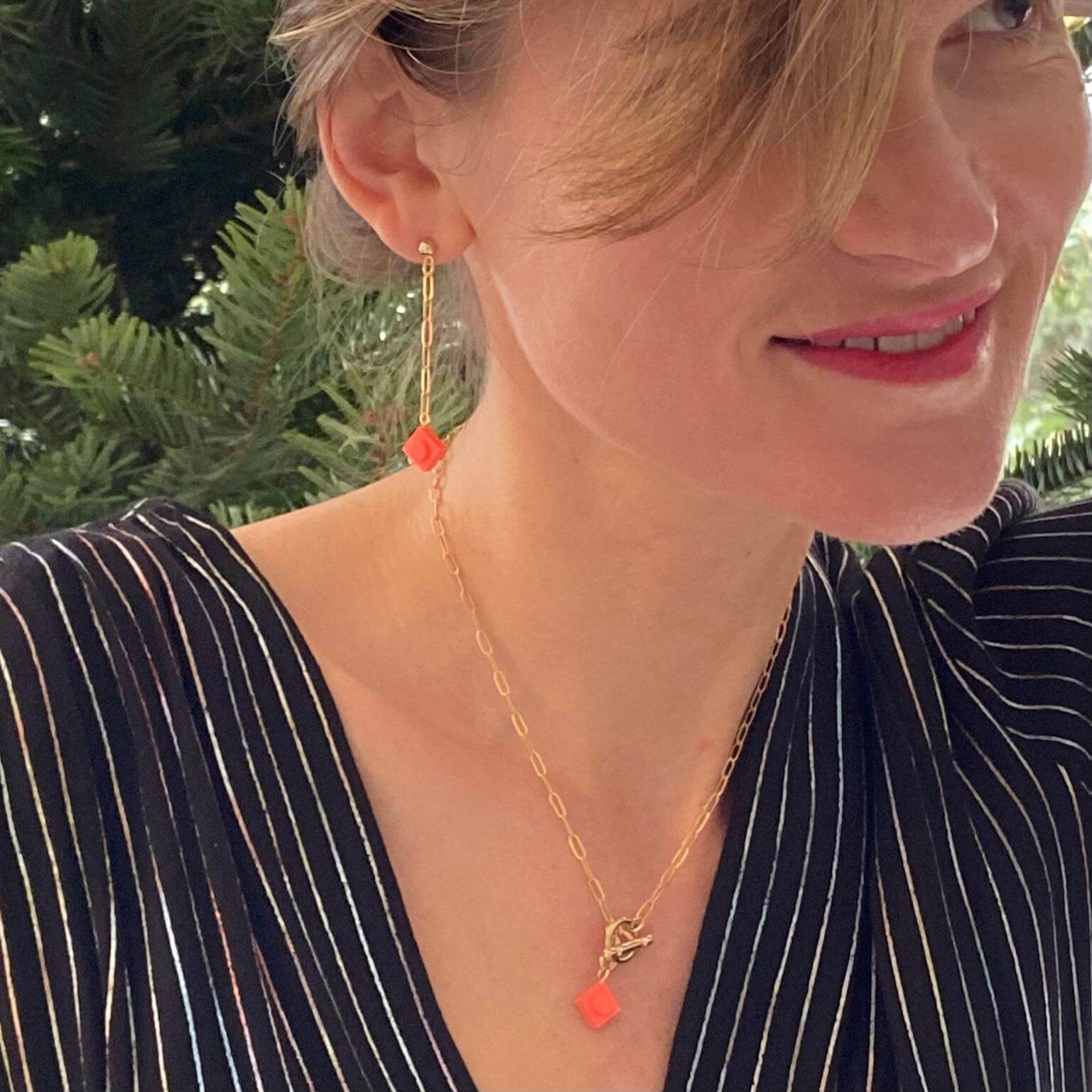 Boucles d'oreilles pendantes chaine & brique Lego® - Les Virevolteuses