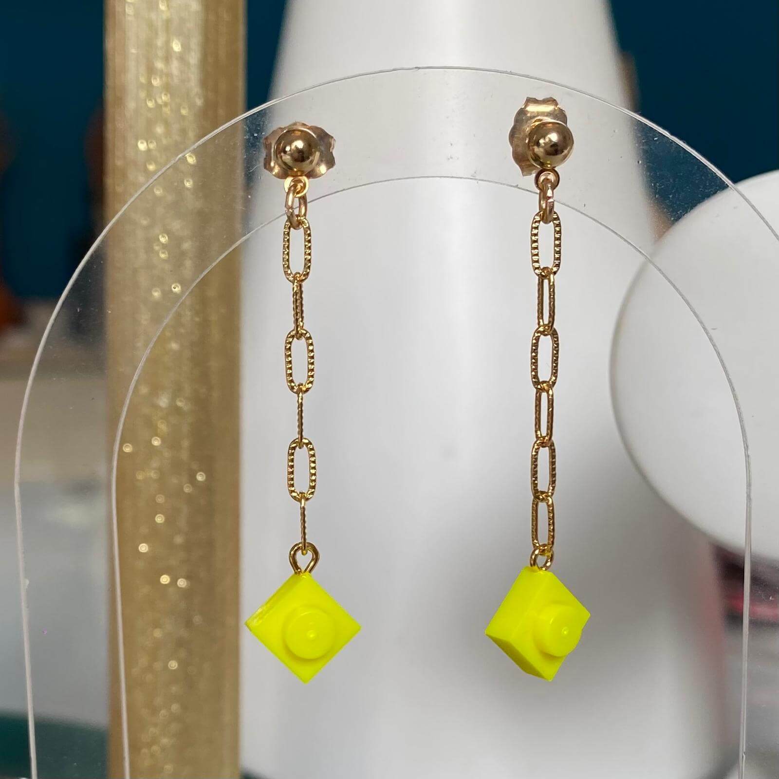 Boucles d'oreilles pendantes chaine & brique Lego® - Les Virevolteuses