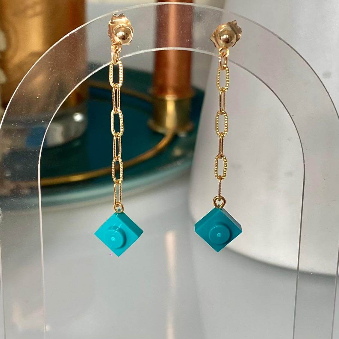Boucles d'oreilles pendantes chaine & brique Lego® - Les Virevolteuses
