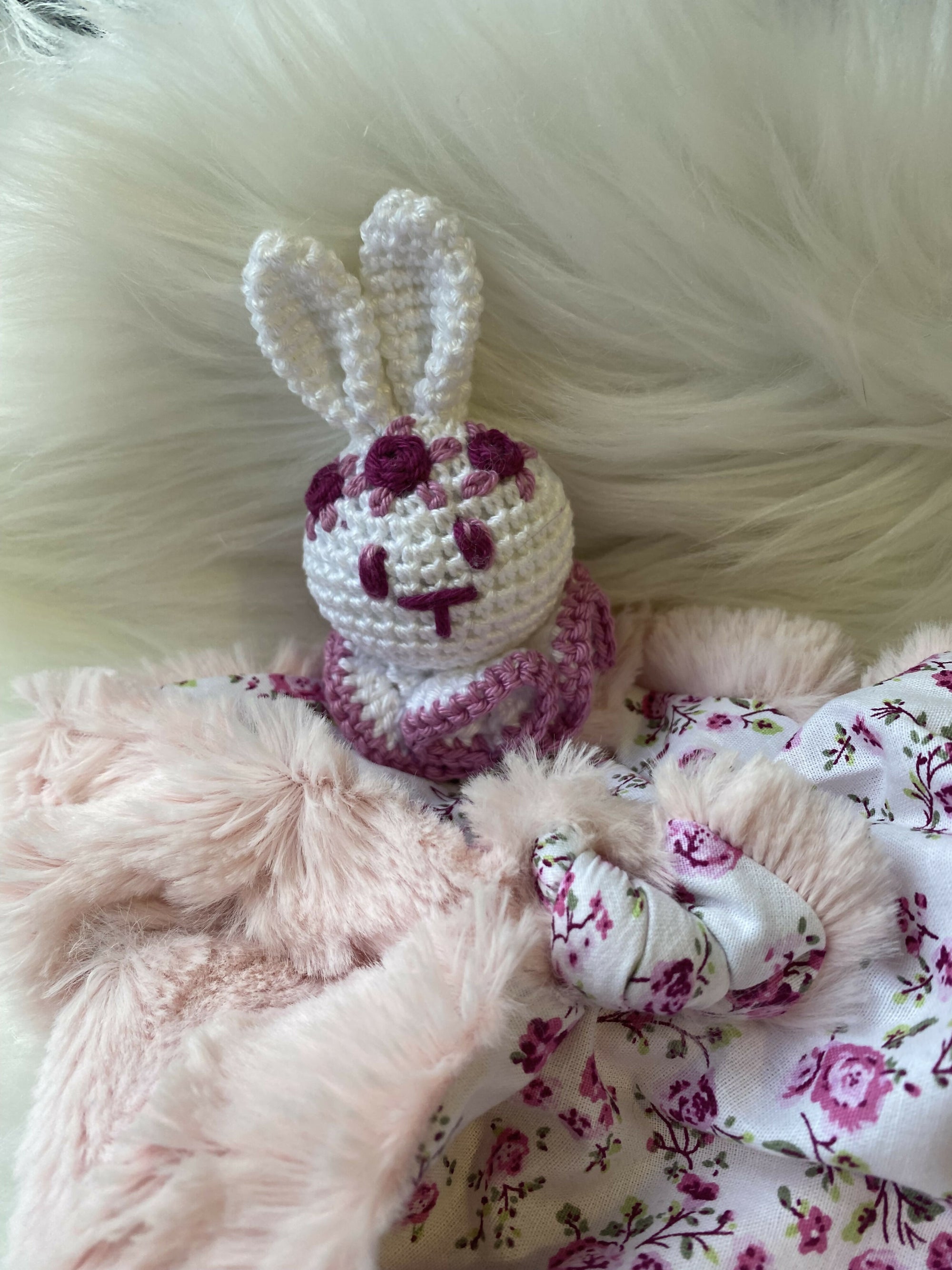 DOUDOU LAPIN BLANC ROSE1