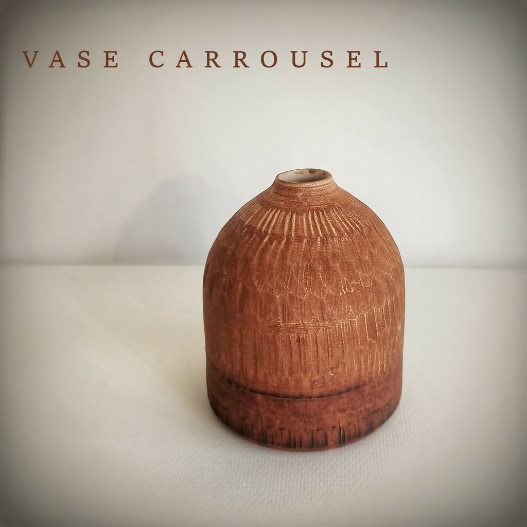 VASE CARROUSEL