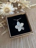 Silver-plated necklace with flower