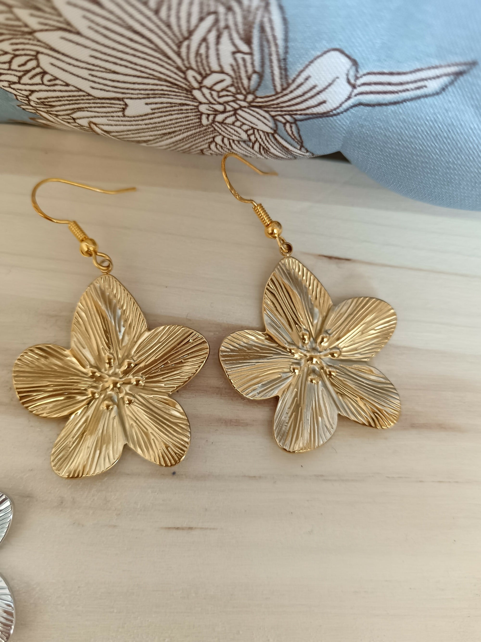 boucle fleur doré