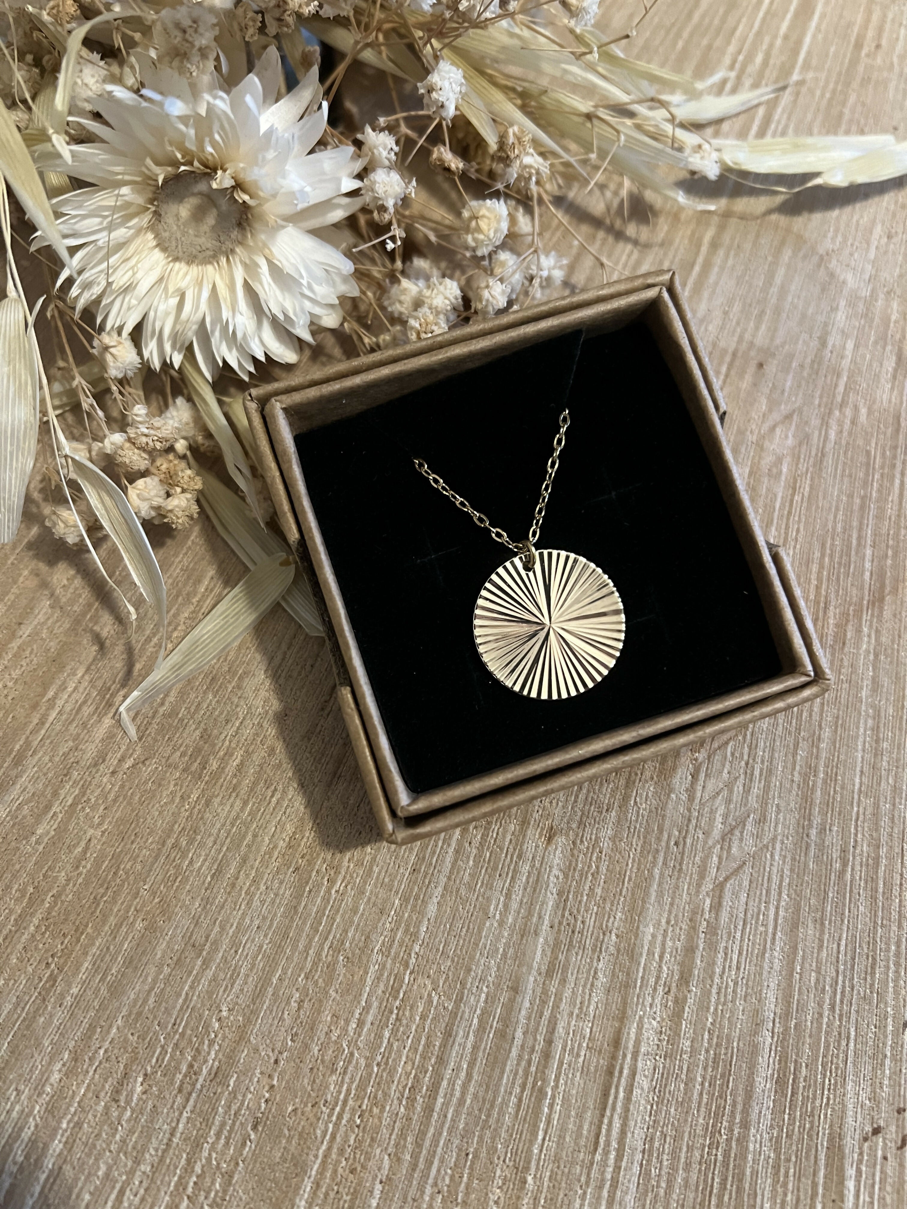 Long necklace 60cm large grooved sun pendant