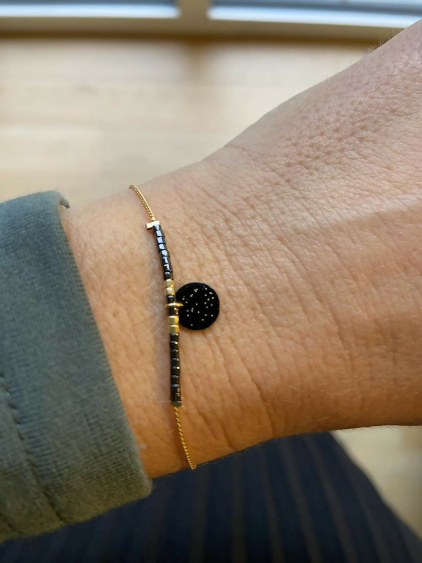 bracelet iris sequin noir porté