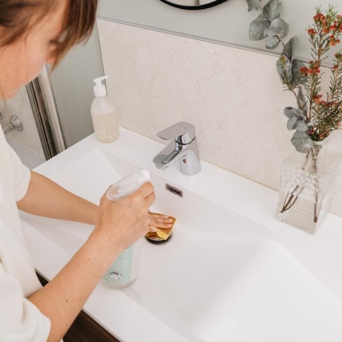 Enlever le calcaire du lavabo