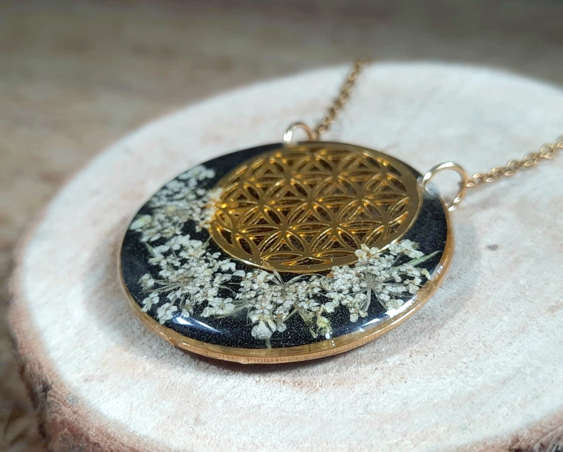 Collier, Fleur de vie, Fleur de carotte
