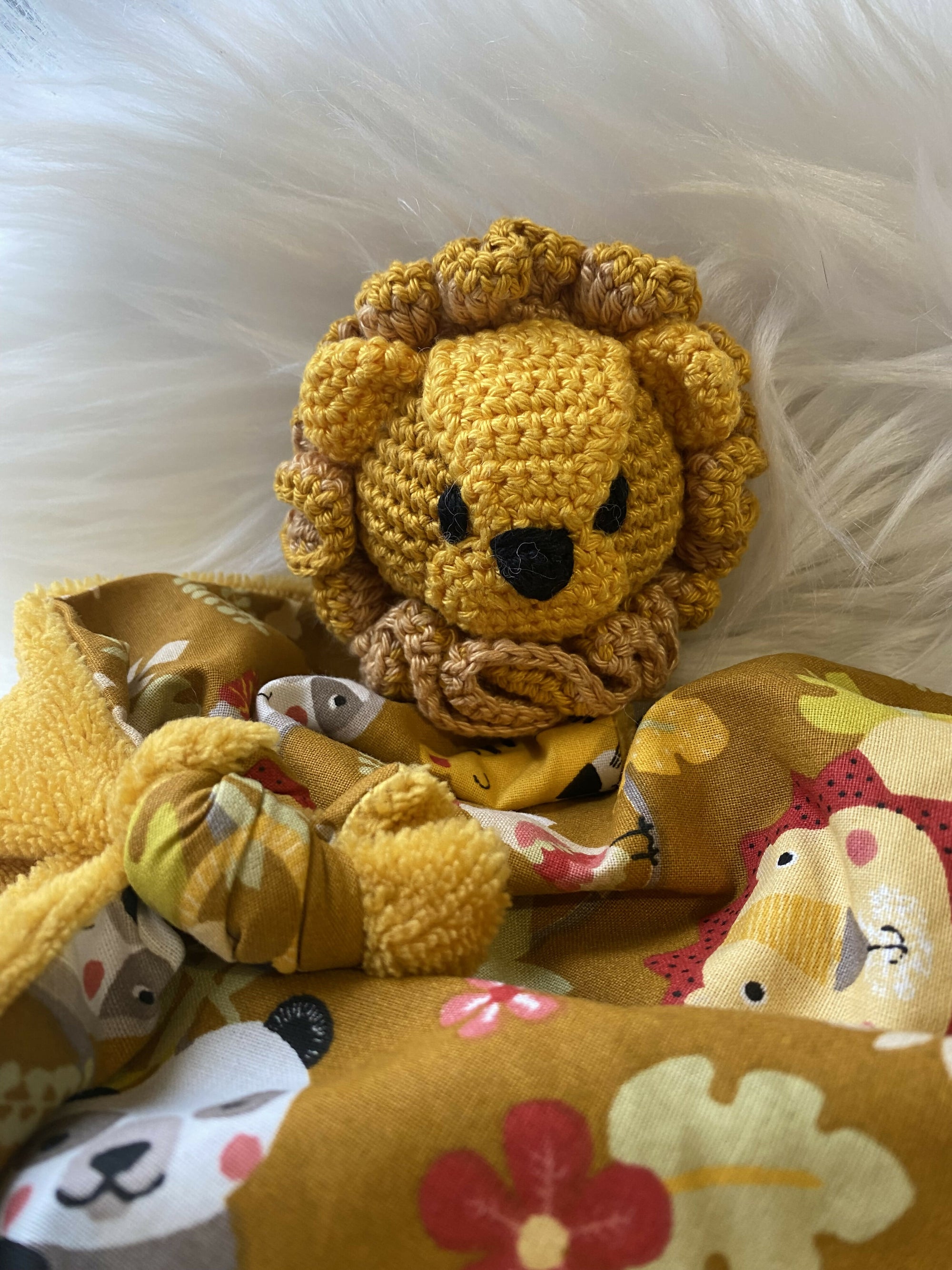 DOUDOU LION JAUNE1