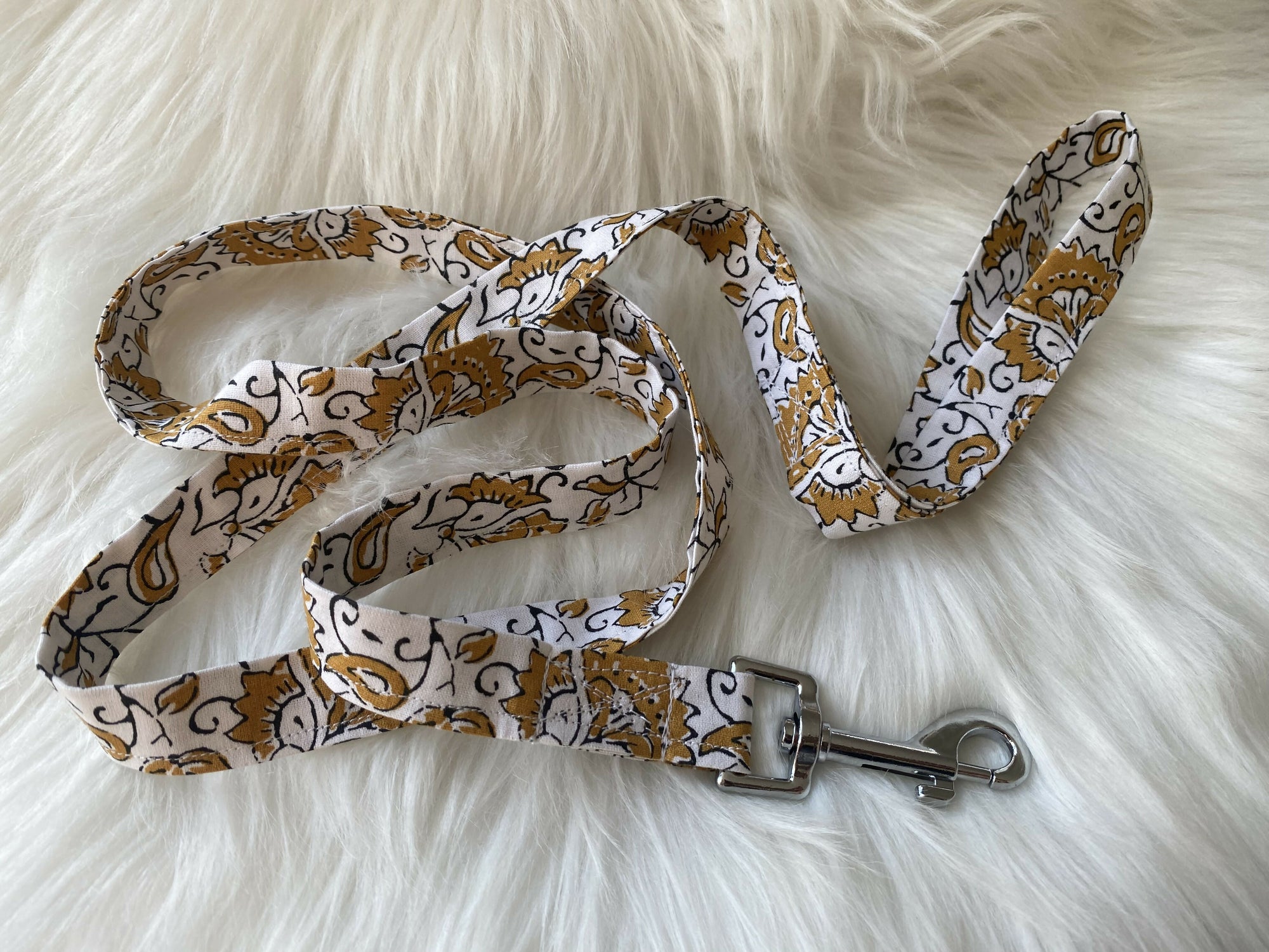 COLLIER BLANC JAUNE FLEURS2