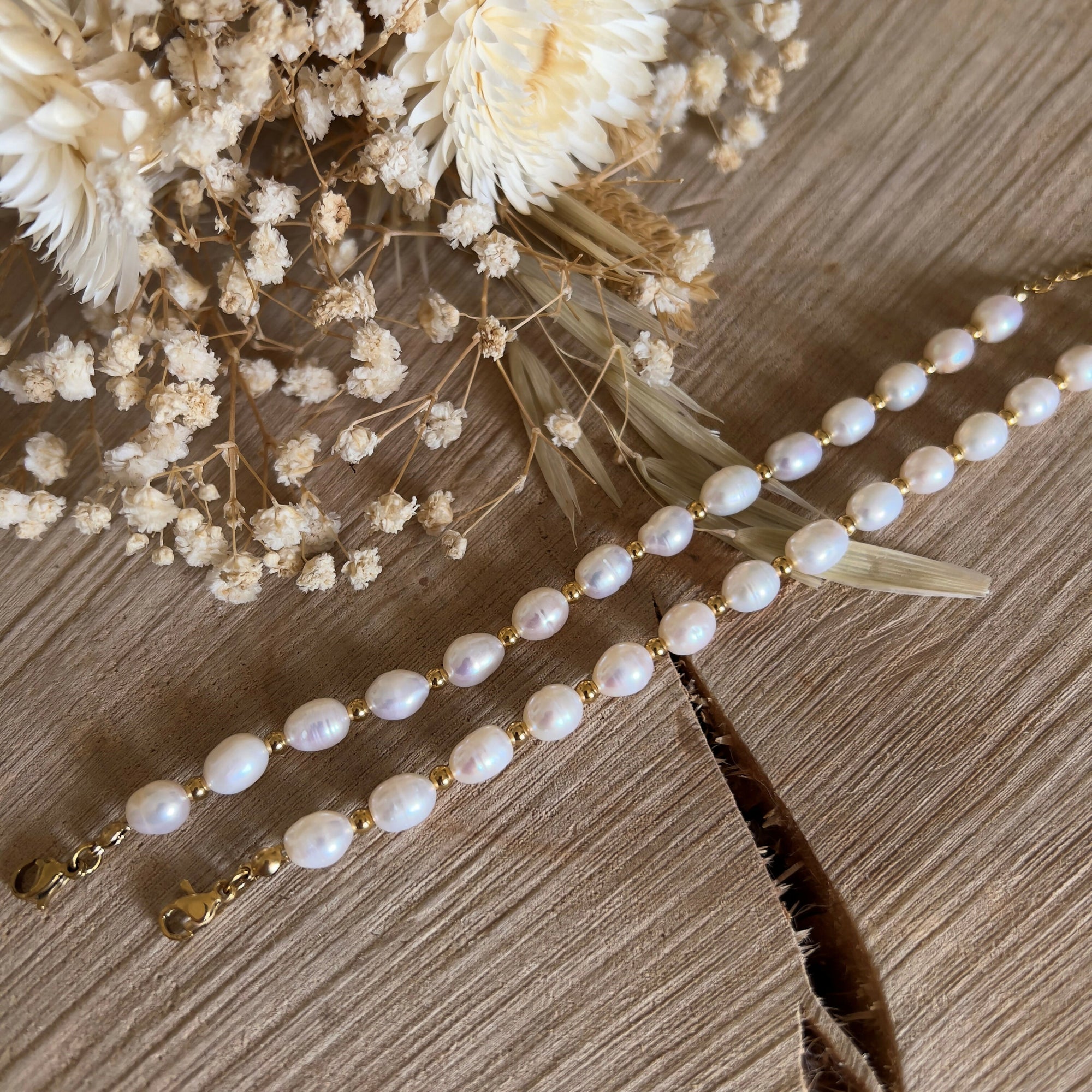 Bracelet en perles d'eau douce & ses petites perles dorées