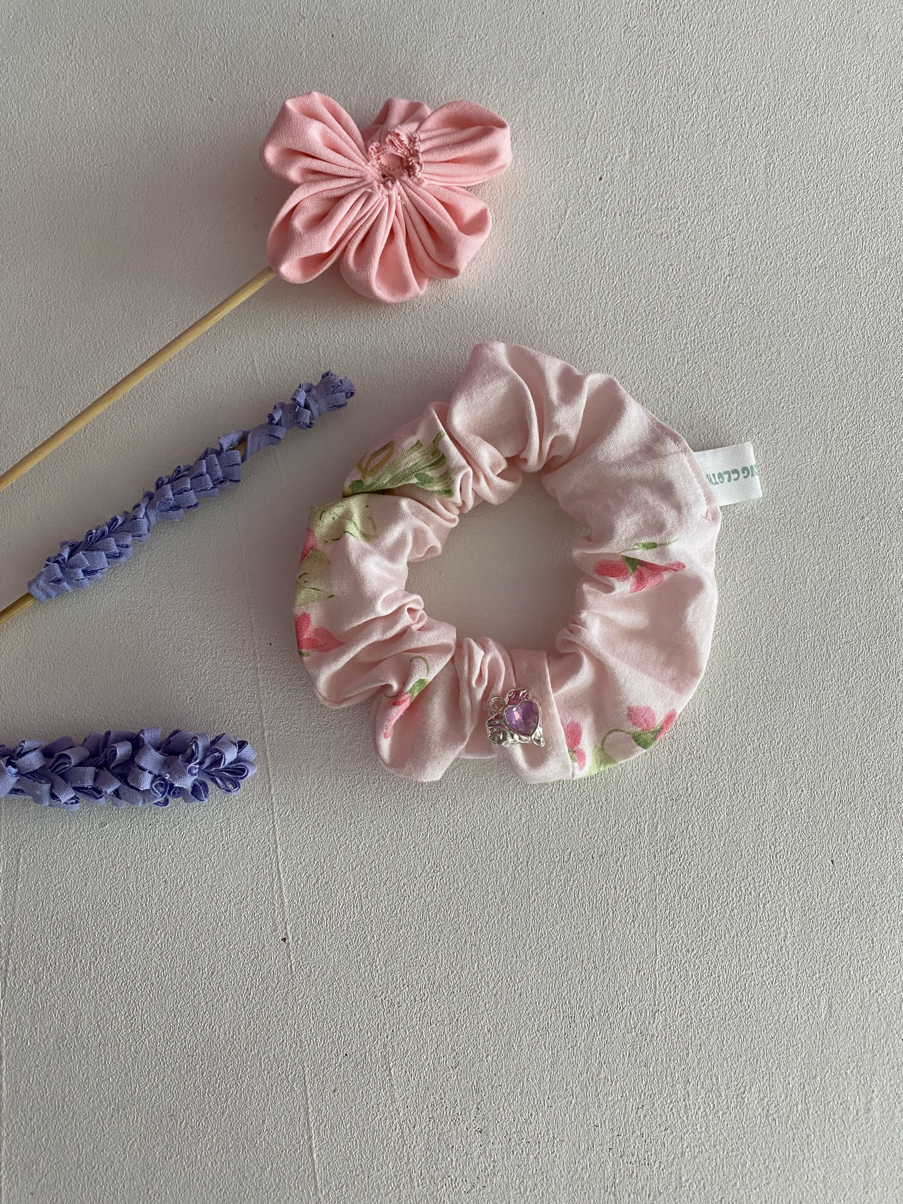Upcycled scrunchie + 1 charm