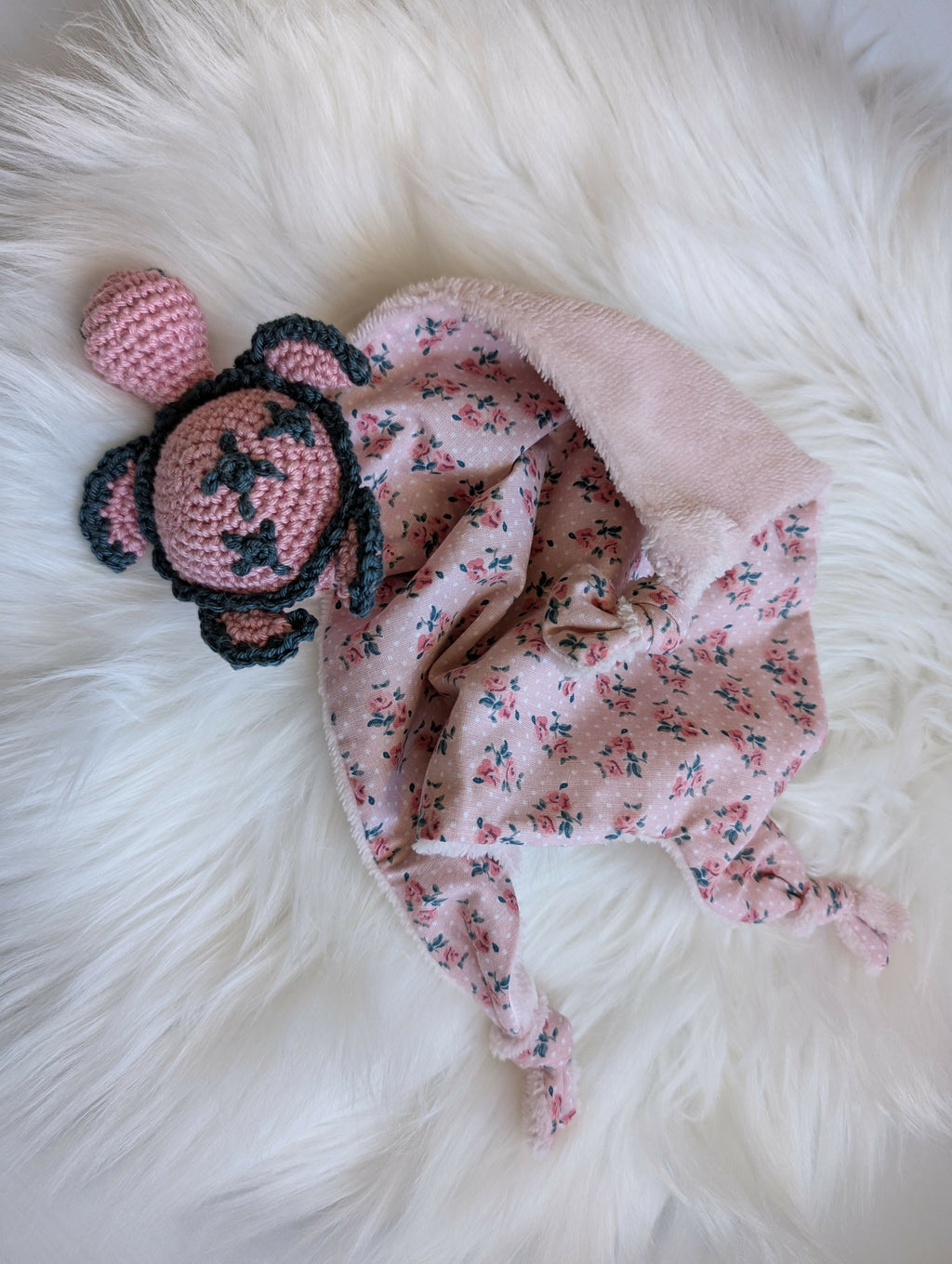 PINK TURTLE AND FLOWERS COMFORTER
