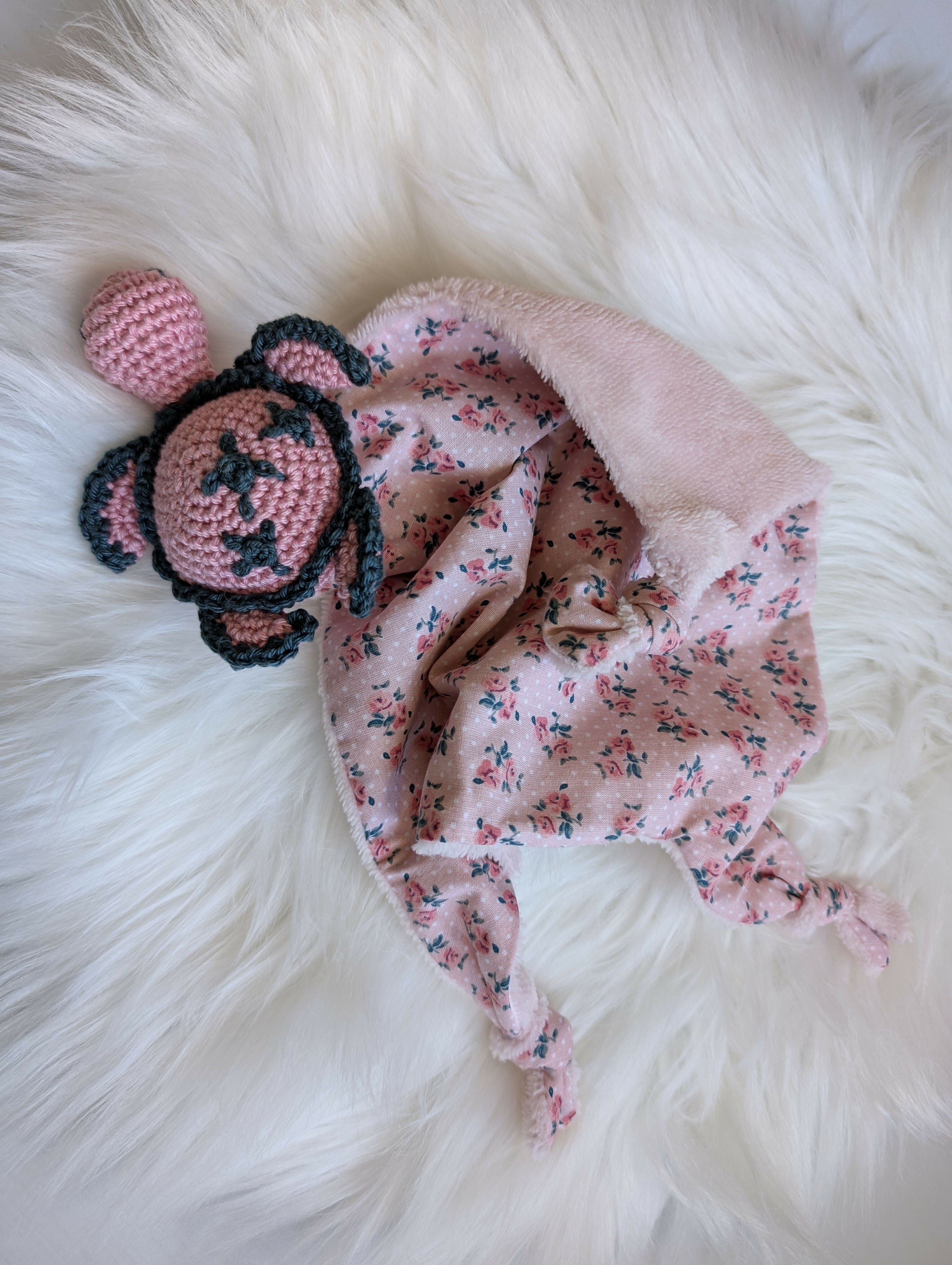 PINK TURTLE AND FLOWERS COMFORTER