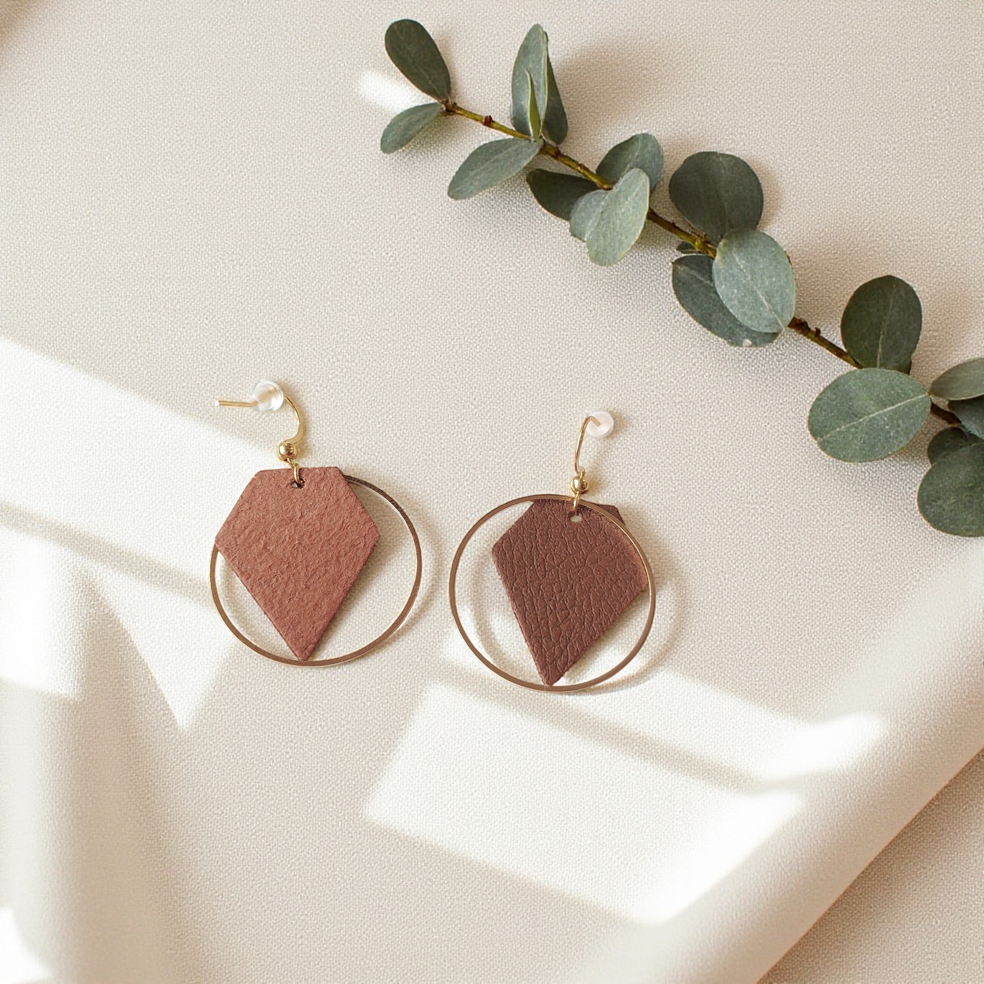 Boucles d'oreilles vegan en cuir de pomme marron, Rose