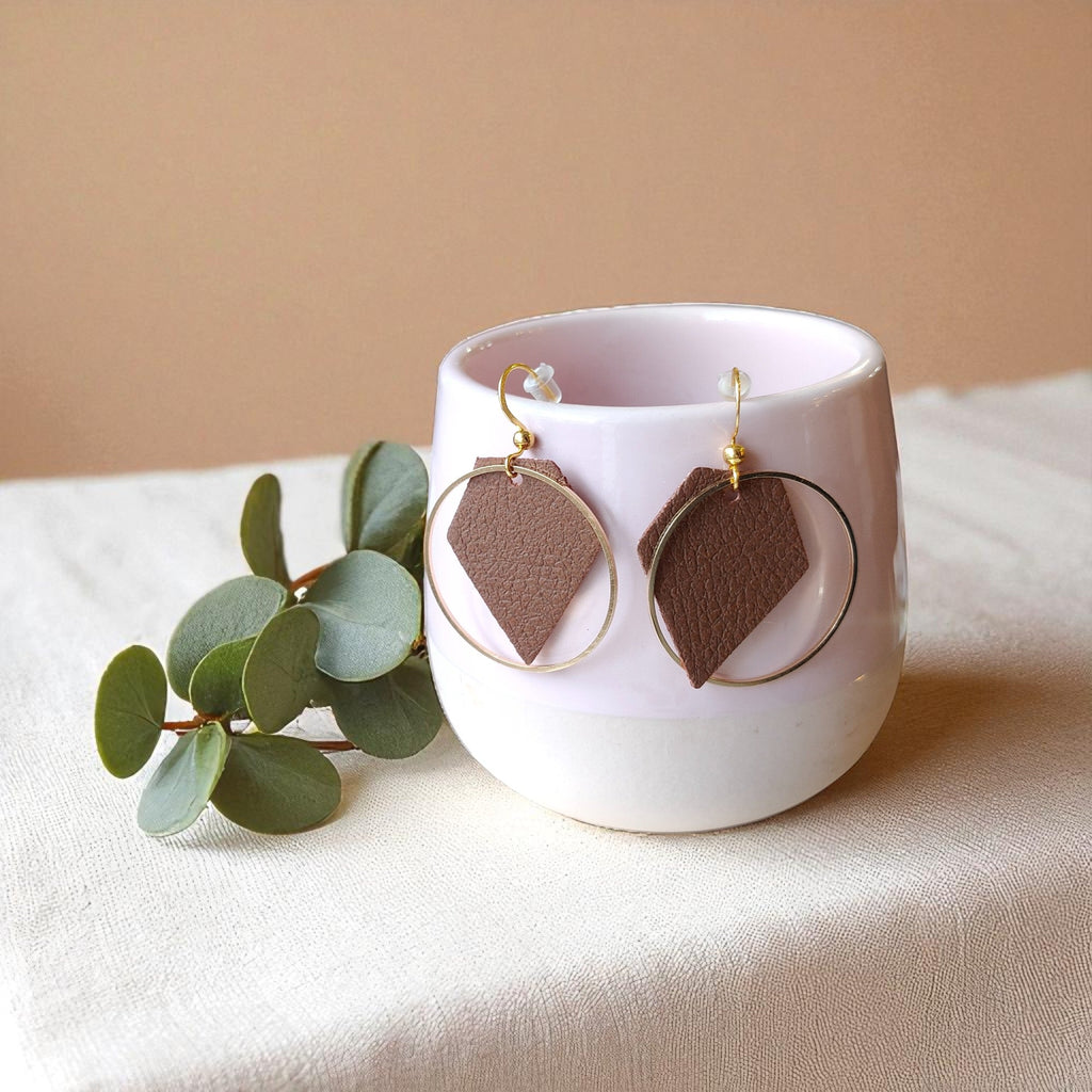 Boucles d'oreilles vegan en cuir de pomme marron, Rose