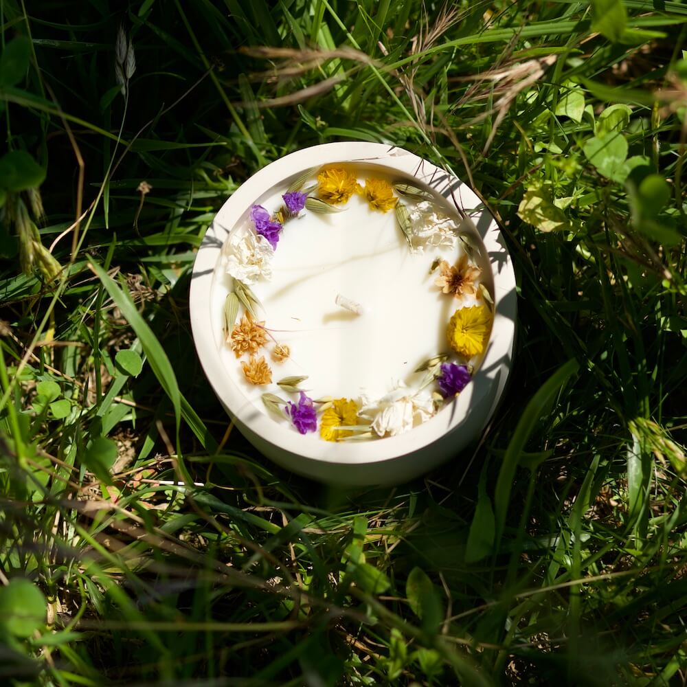 bougie-fleuries-flowrette-cire-de-soja-naturelle-violette