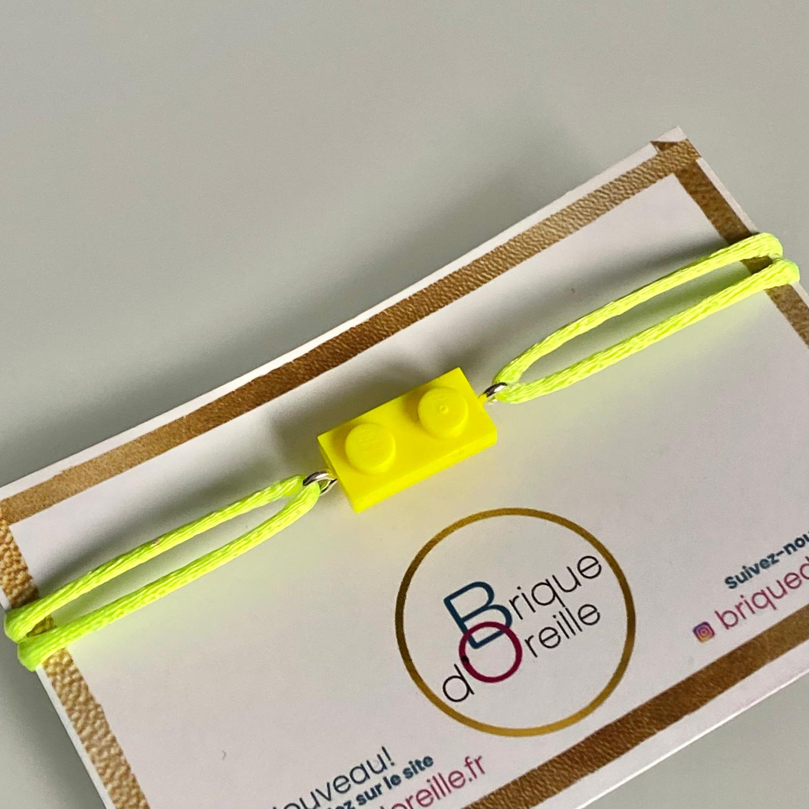 Fluorescent bracelet with a Lego® and an adjustable cord