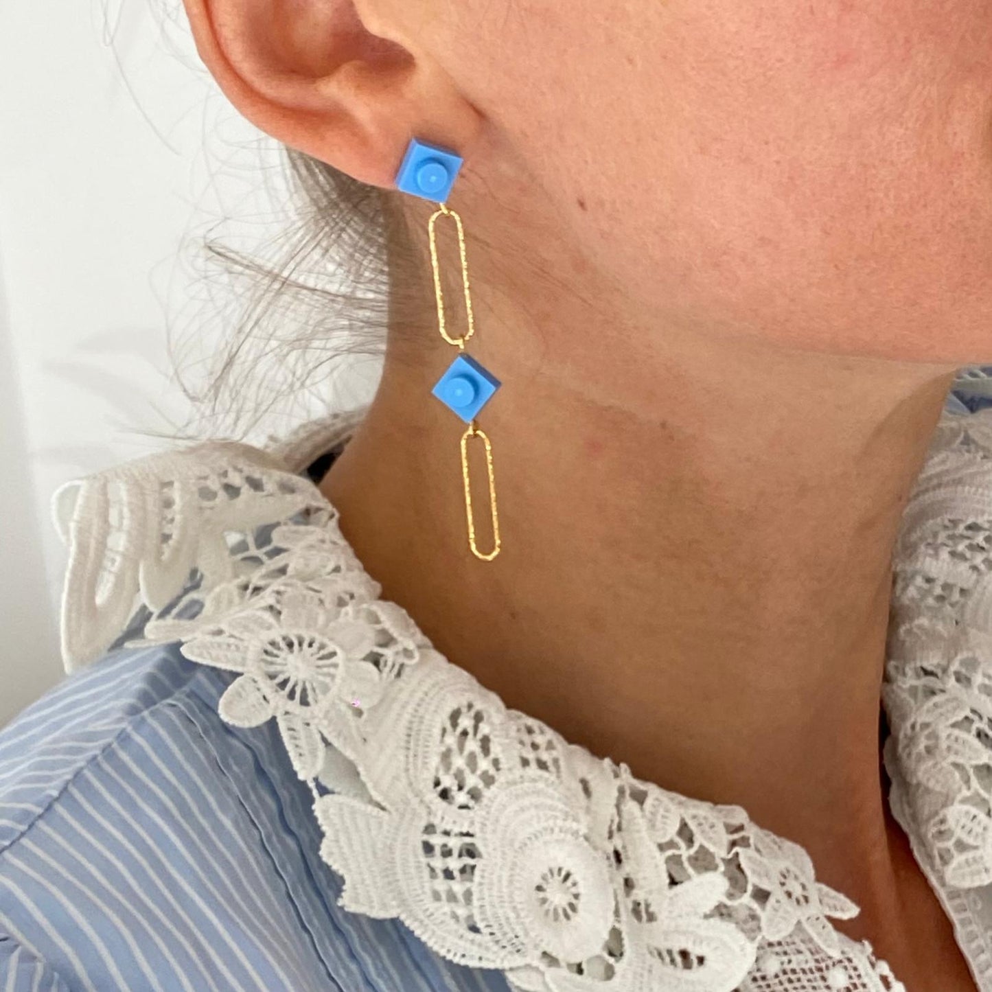 Boucles d'oreilles longues avec un brique Lego - Les Voltigeuses