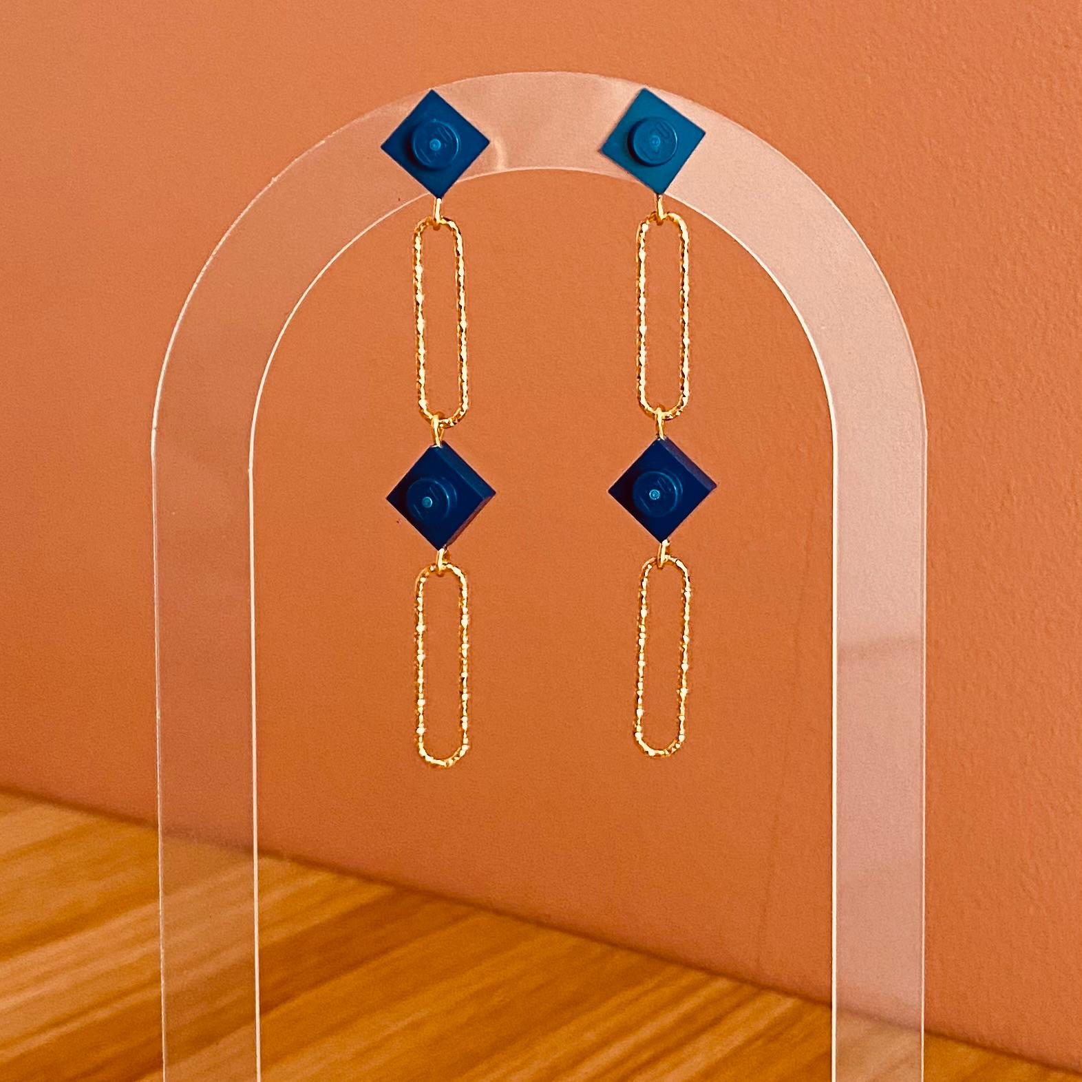 Long earrings with a Lego brick - Les Voltigeuses