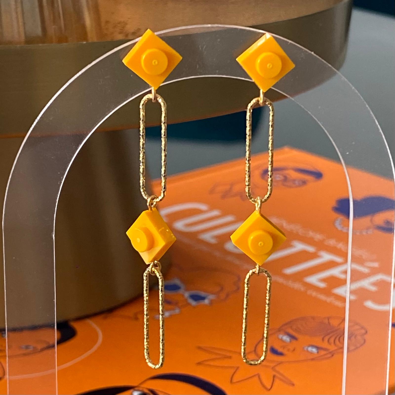 Long earrings with a Lego brick - Les Voltigeuses