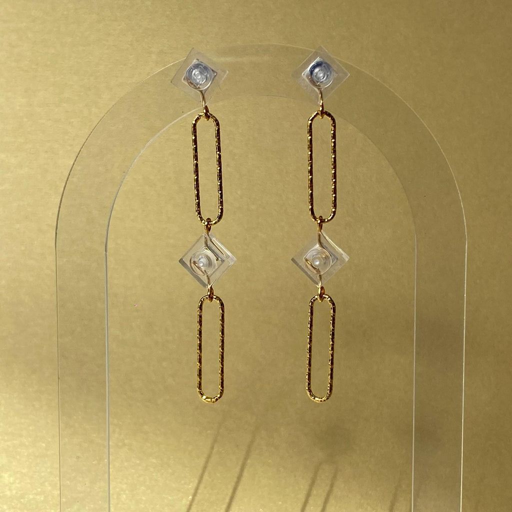 Long earrings with a Lego brick - Les Voltigeuses
