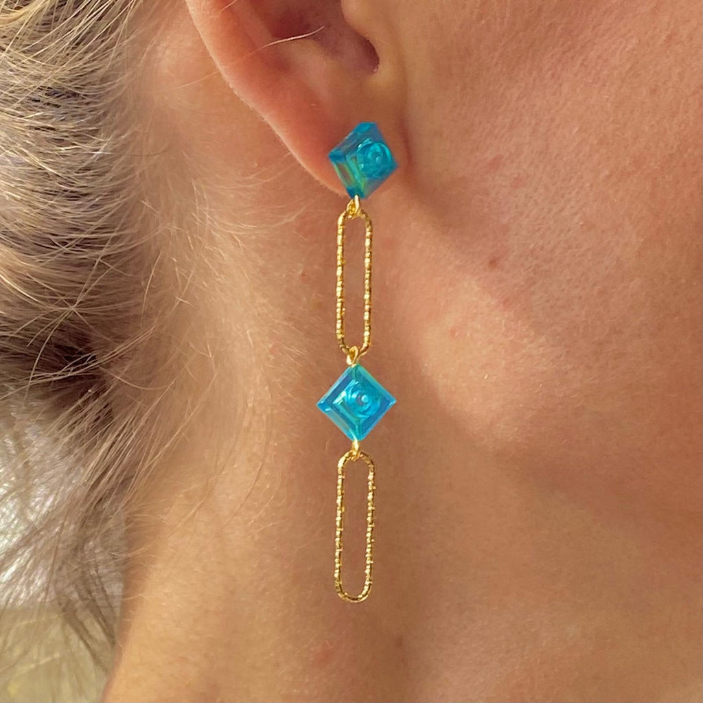 Long earrings with a Lego brick - Les Voltigeuses
