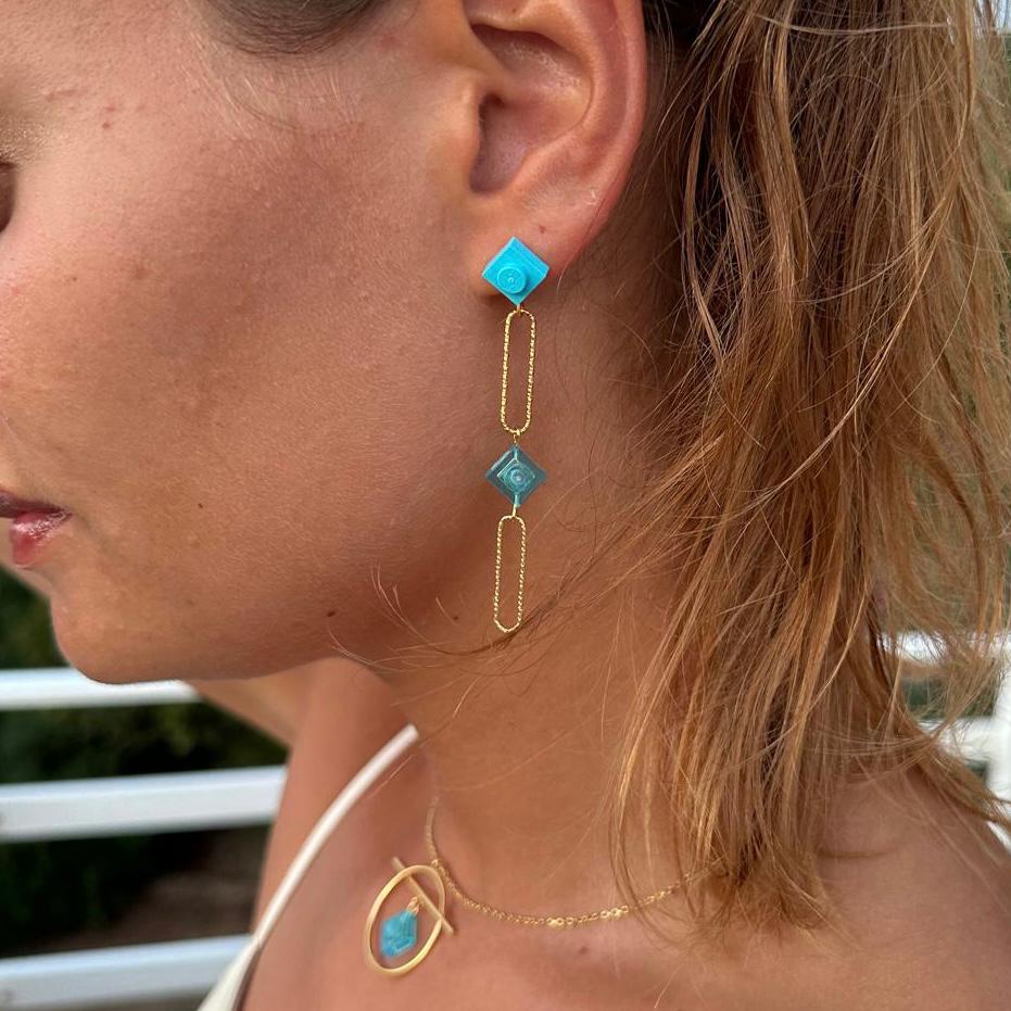 Long earrings with a Lego brick - Les Voltigeuses