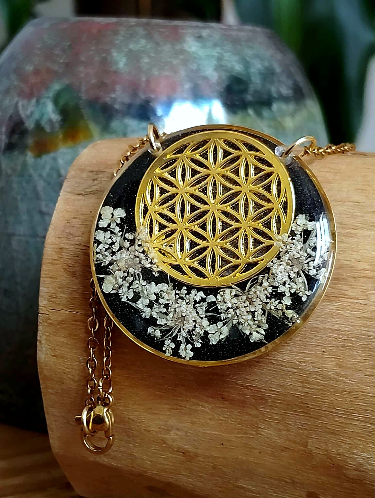 Collier, Fleur de vie, Fleur de carotte