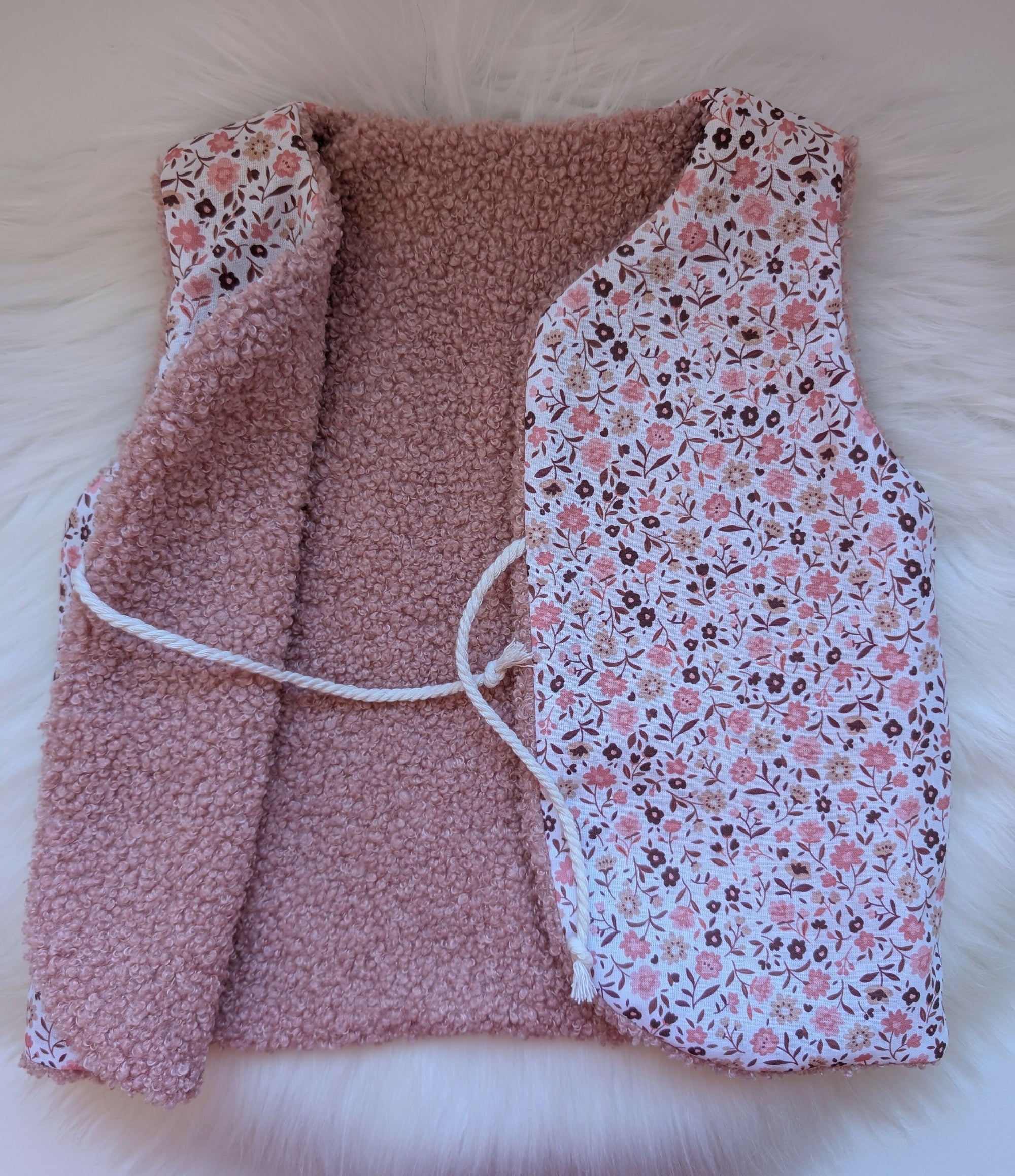 Gilet de berger réversible 18 mois 3 ans fleurs roses bouclettes