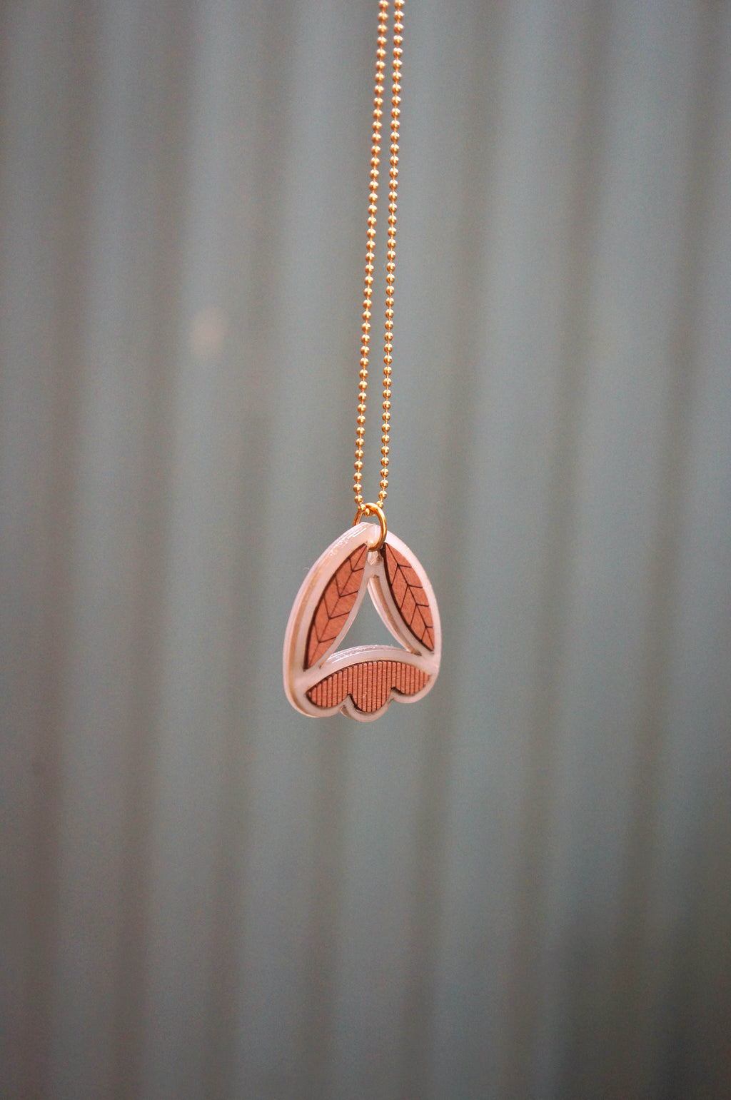 Collier fleur en plexiglas - Sarü - nacré