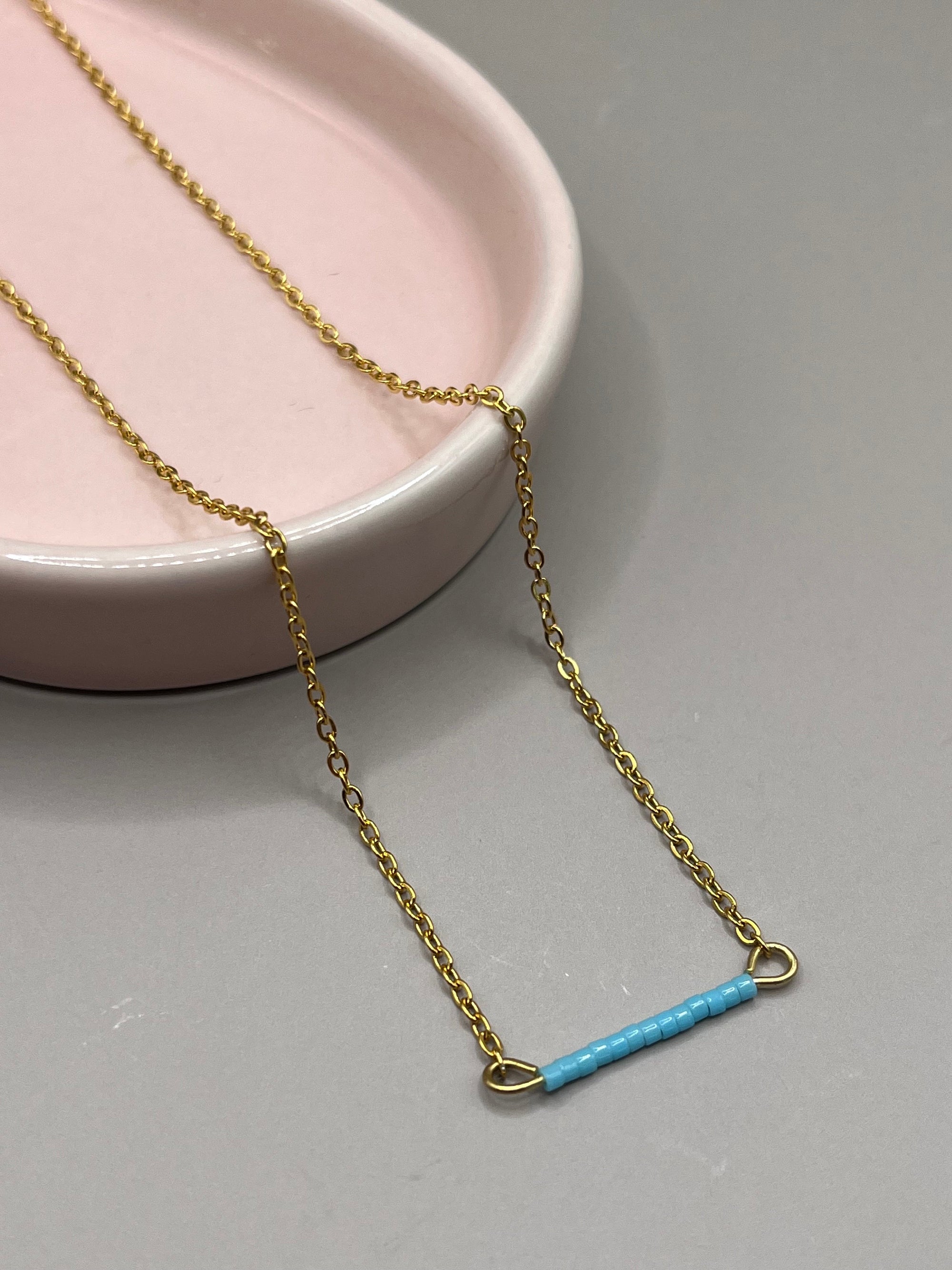 collier dore et perles
