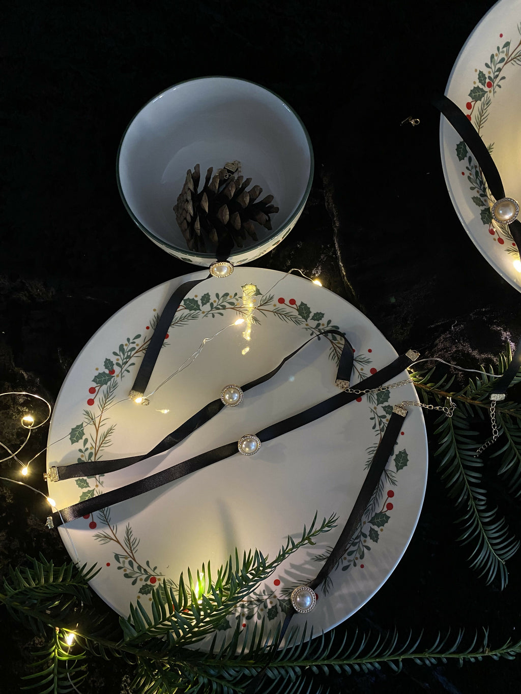 Collier choker/ras-de-cou ruban satin noir - Bouton nacré