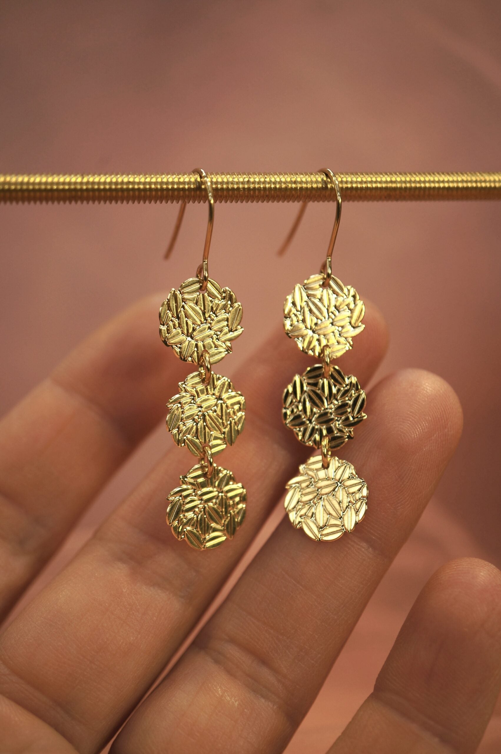 Boucles pendantes trio de cercles en laiton plaqué or ~ Aloha ~ version mini