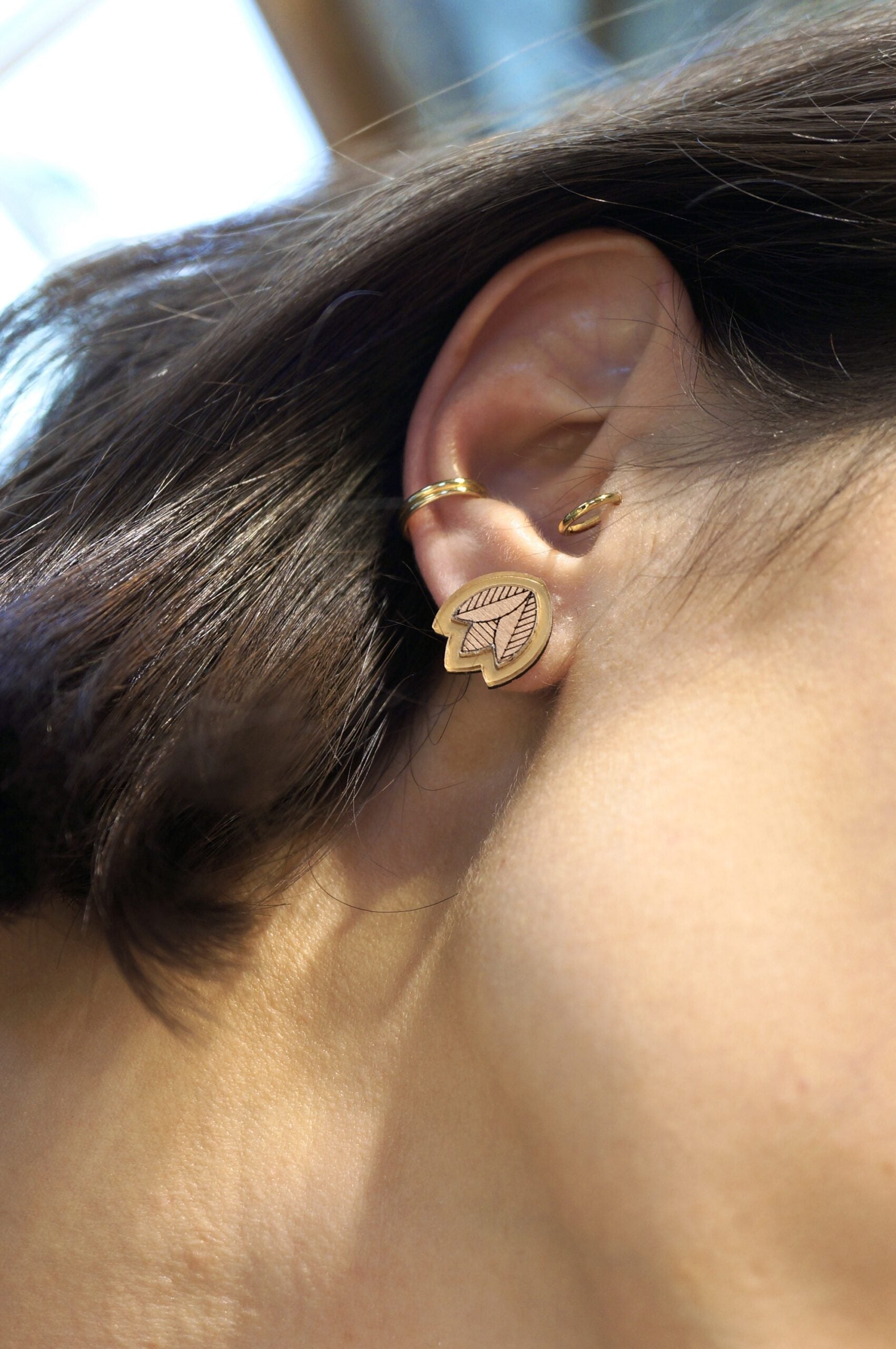 Puces d'oreilles fleurs en bois et plexiglas - Ally - or