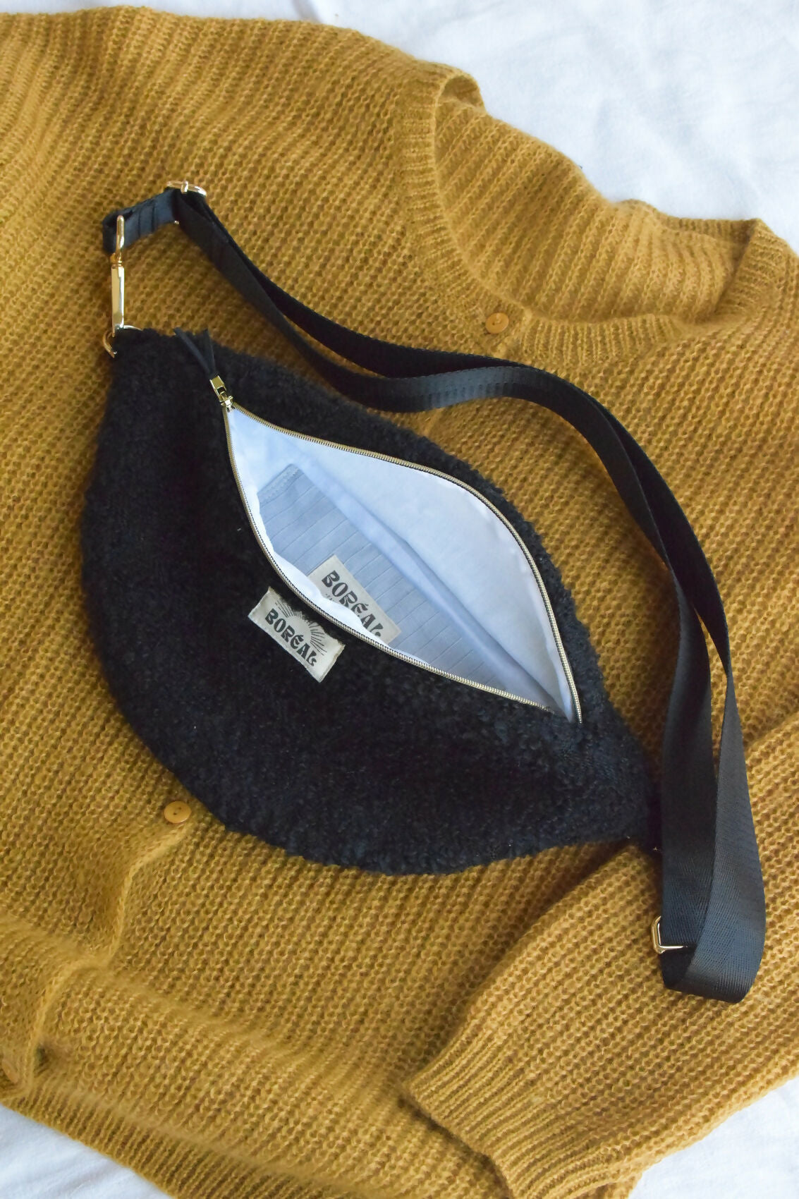 banane-noir-bouclette-moumoute-coton-laine-chic-ethique-artisanale-fait-main-tendance-upcycling-2