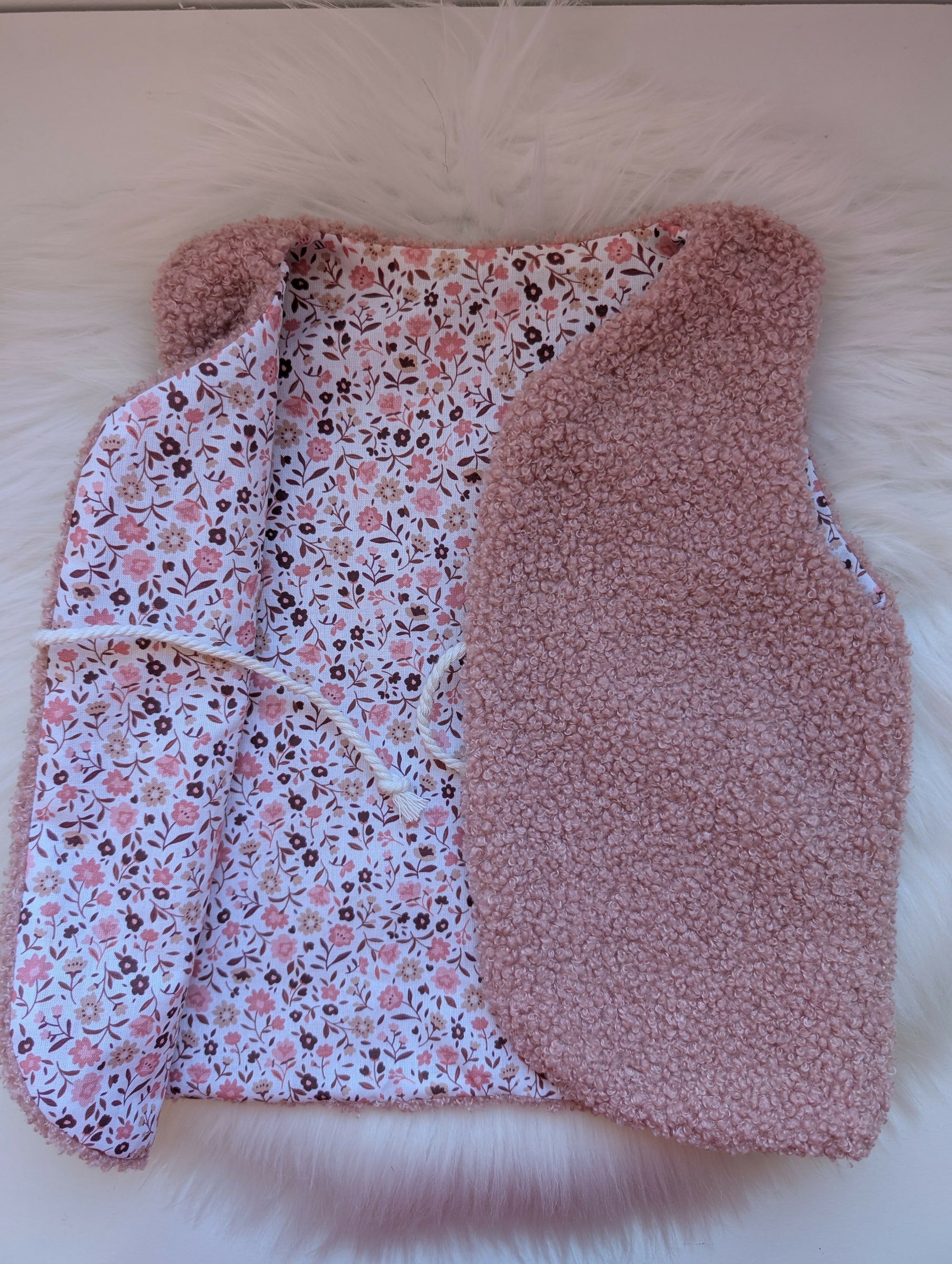 Gilet de berger réversible 18 mois 3 ans fleurs roses bouclettes