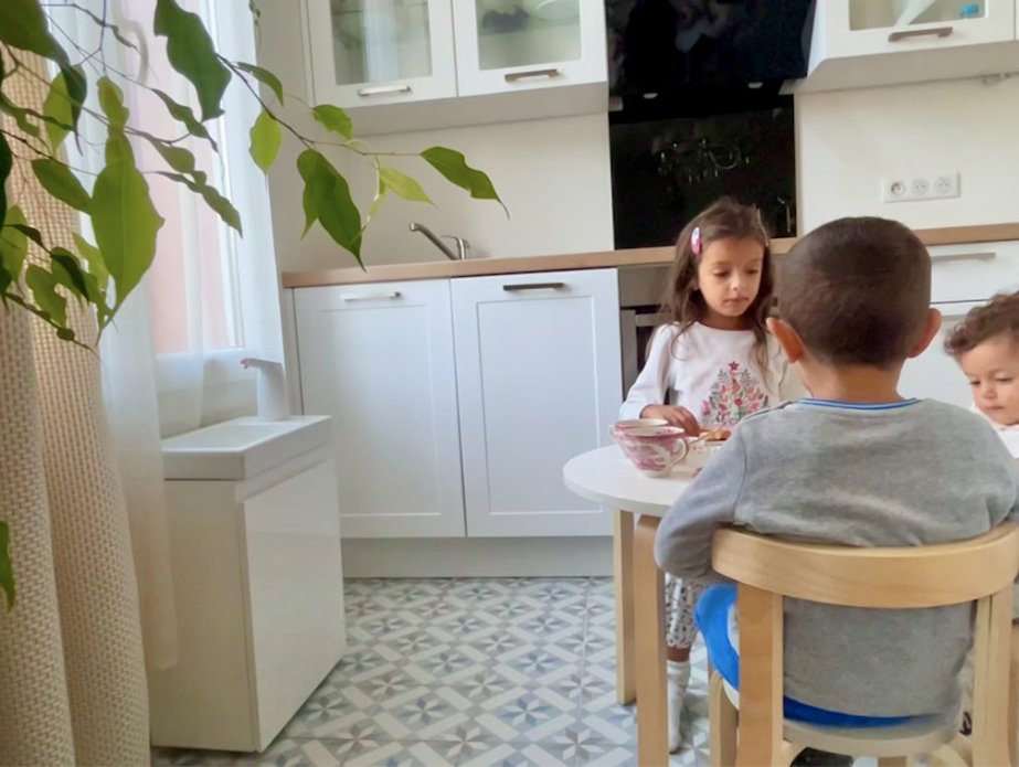 Lavabo  Enfant Montessori évolutif 18 mois -  8 ans | Mobile, autonome en eau & sans travaux - VERT