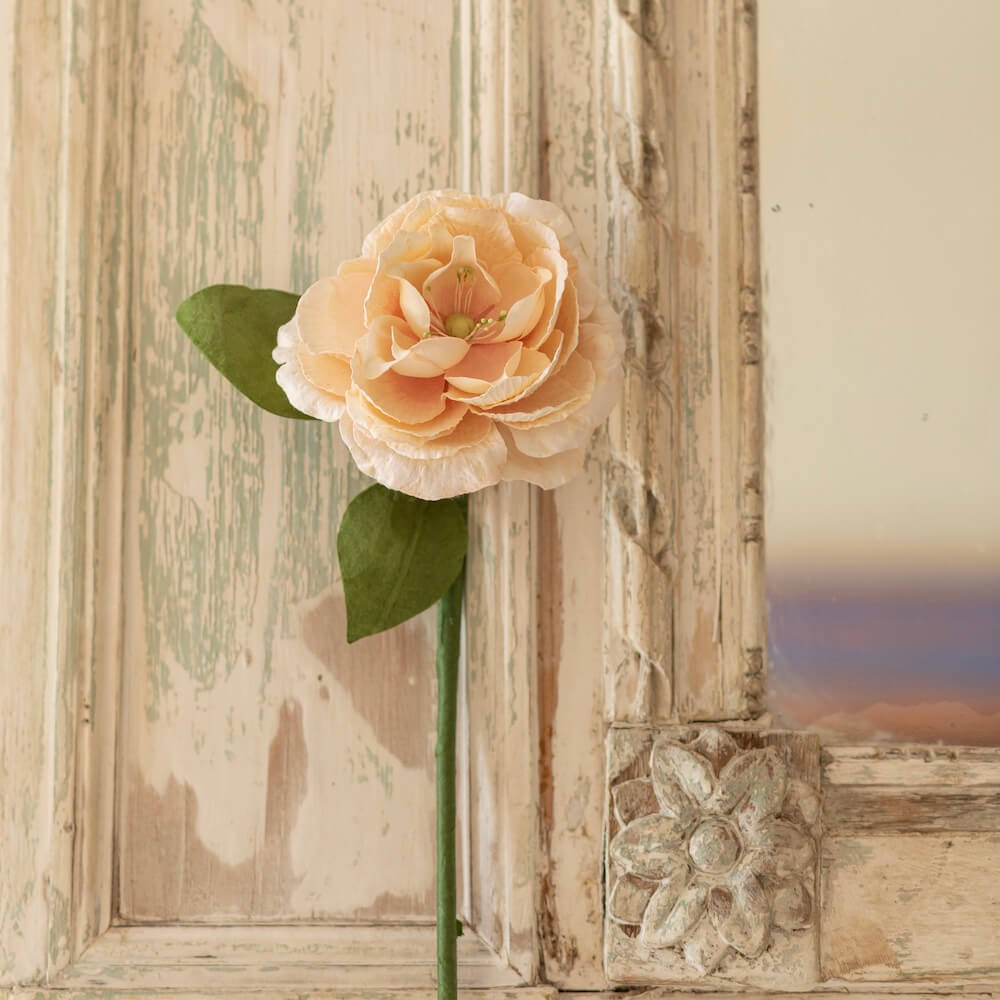 Camélia en papier pêche