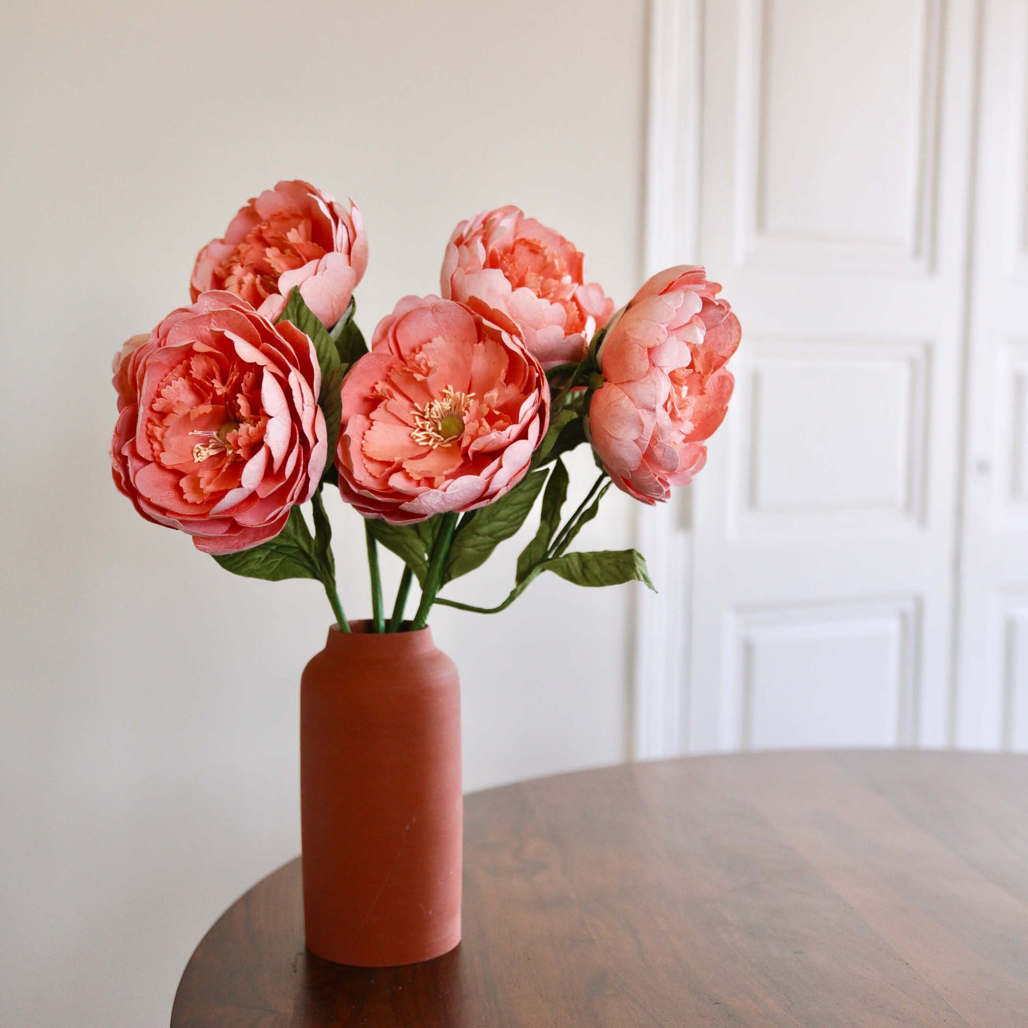 Grande pivoine en papier pêche
