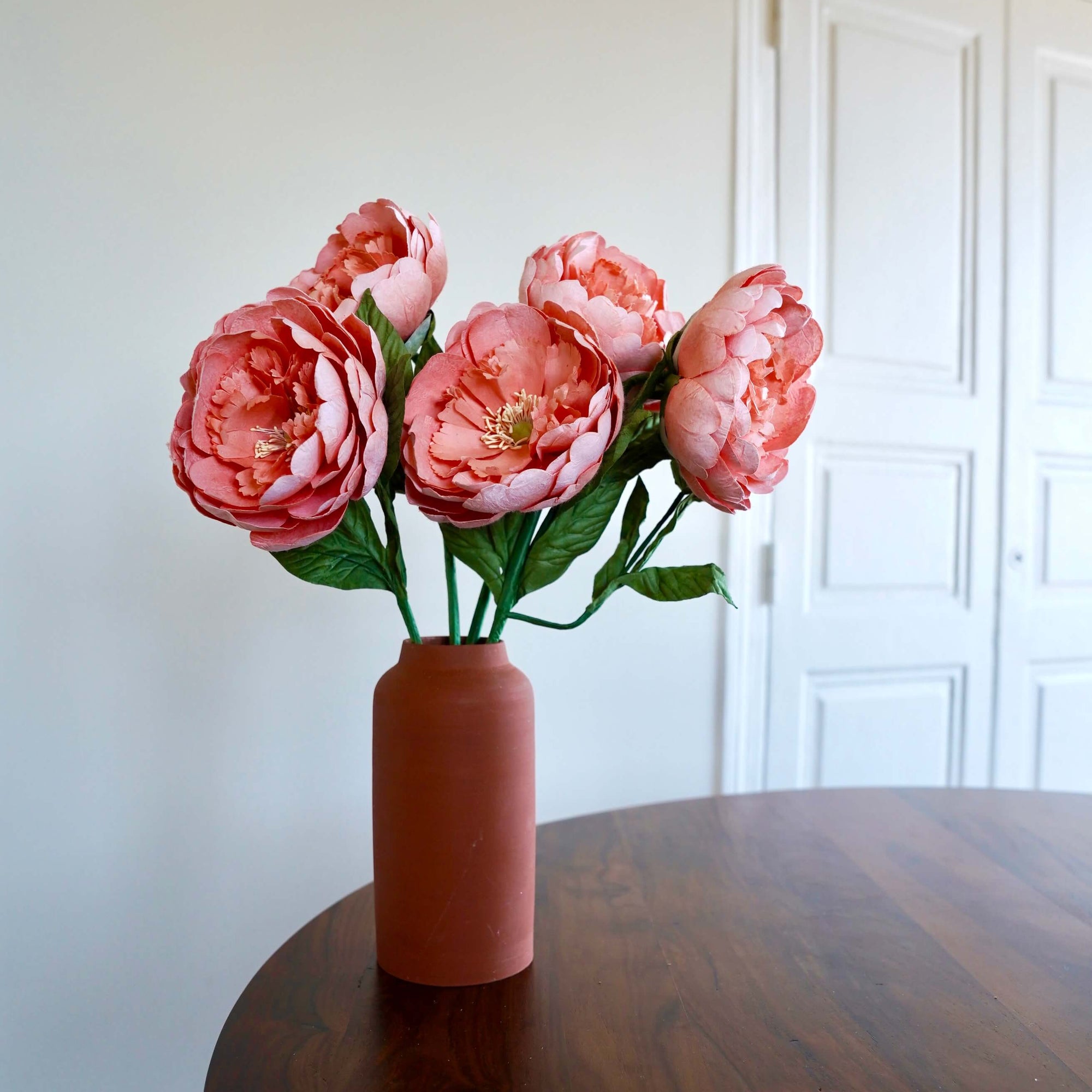Grande pivoine en papier pêche