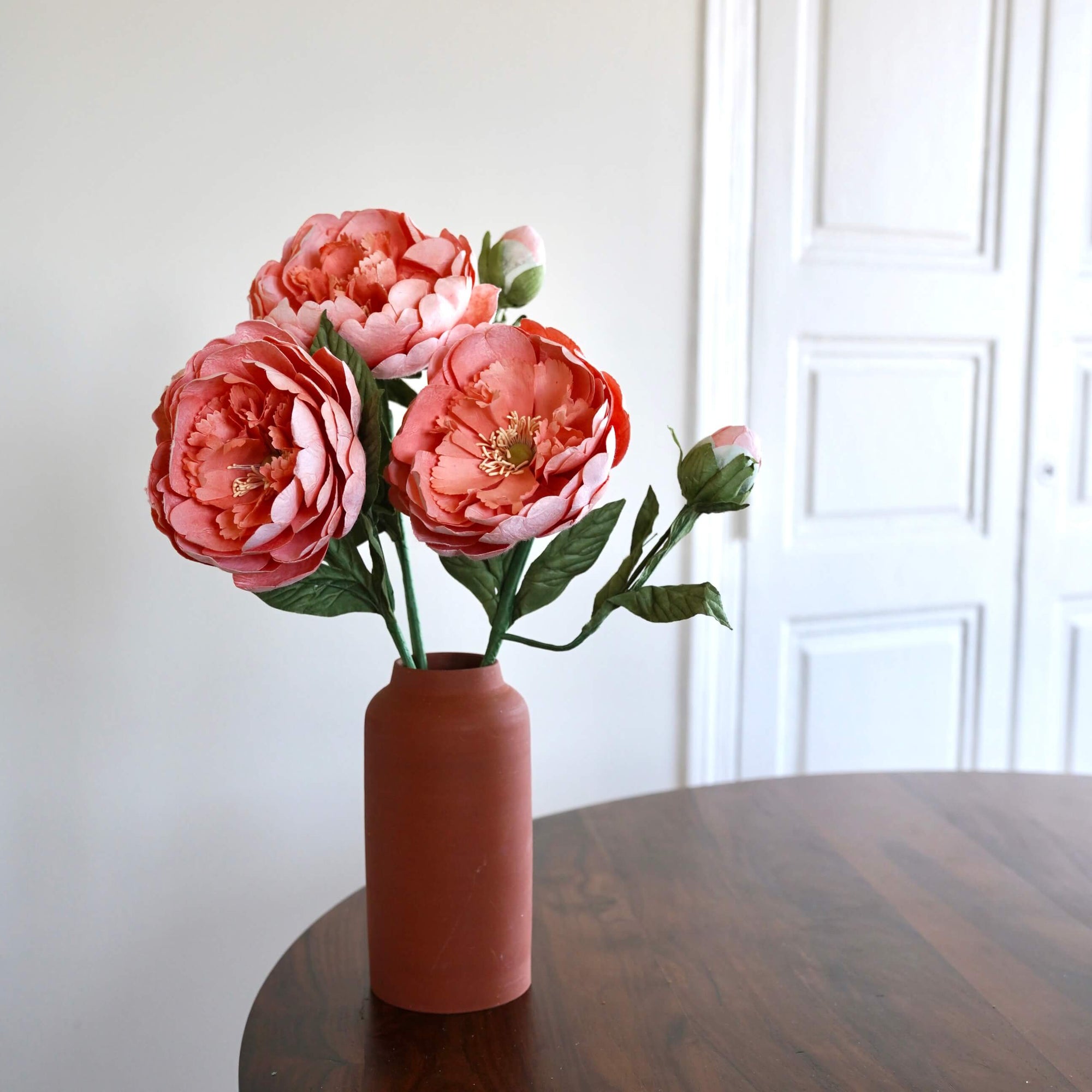 Grande pivoine en papier pêche