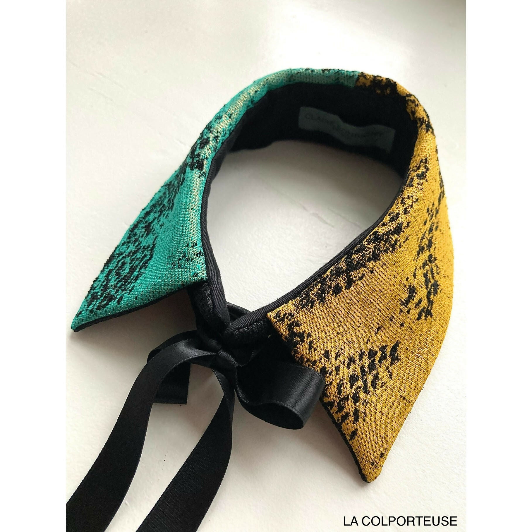col bicolore vert et jaune
