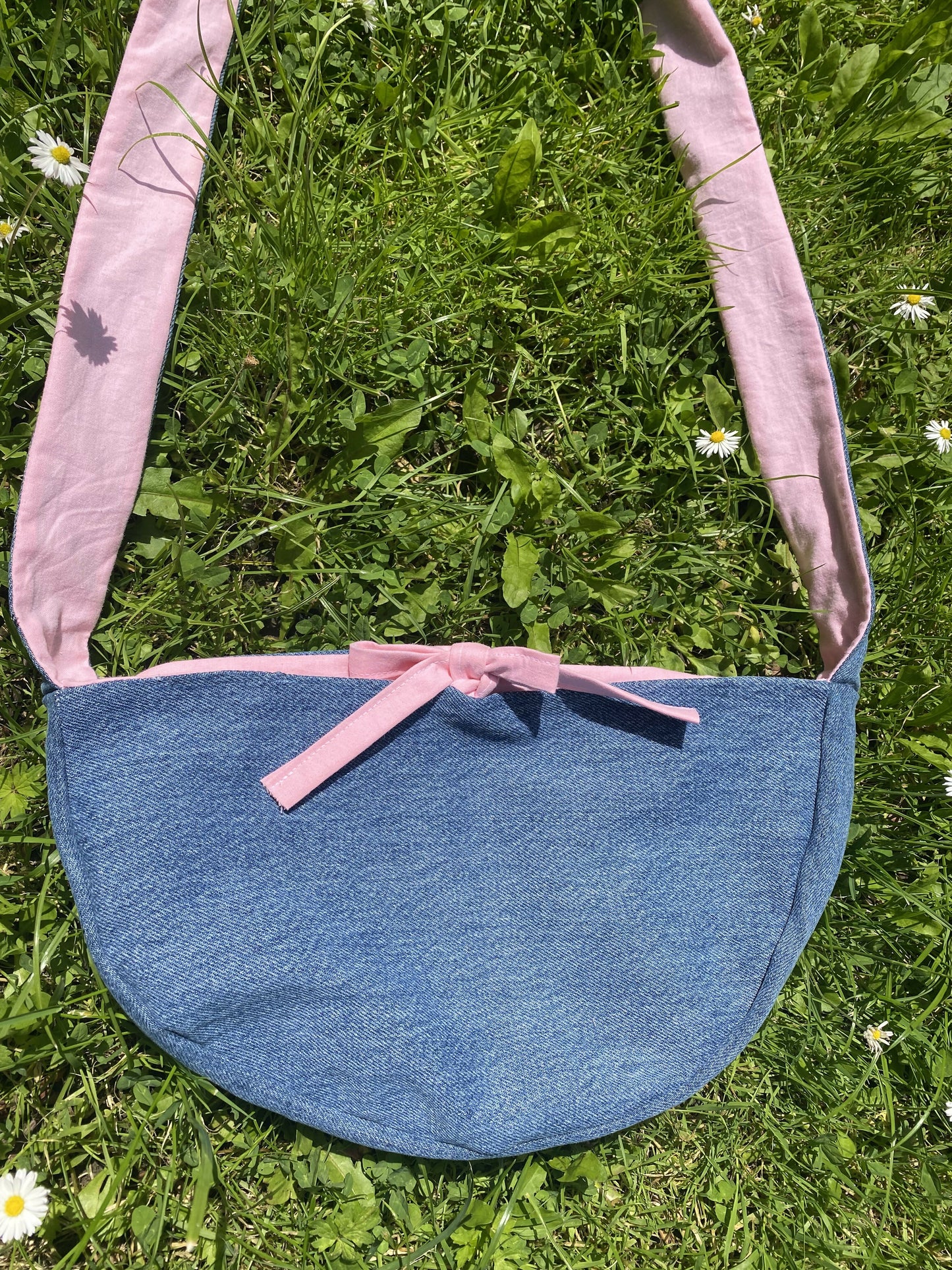 Sac Demi-lune - Denim et rose Upcyclé