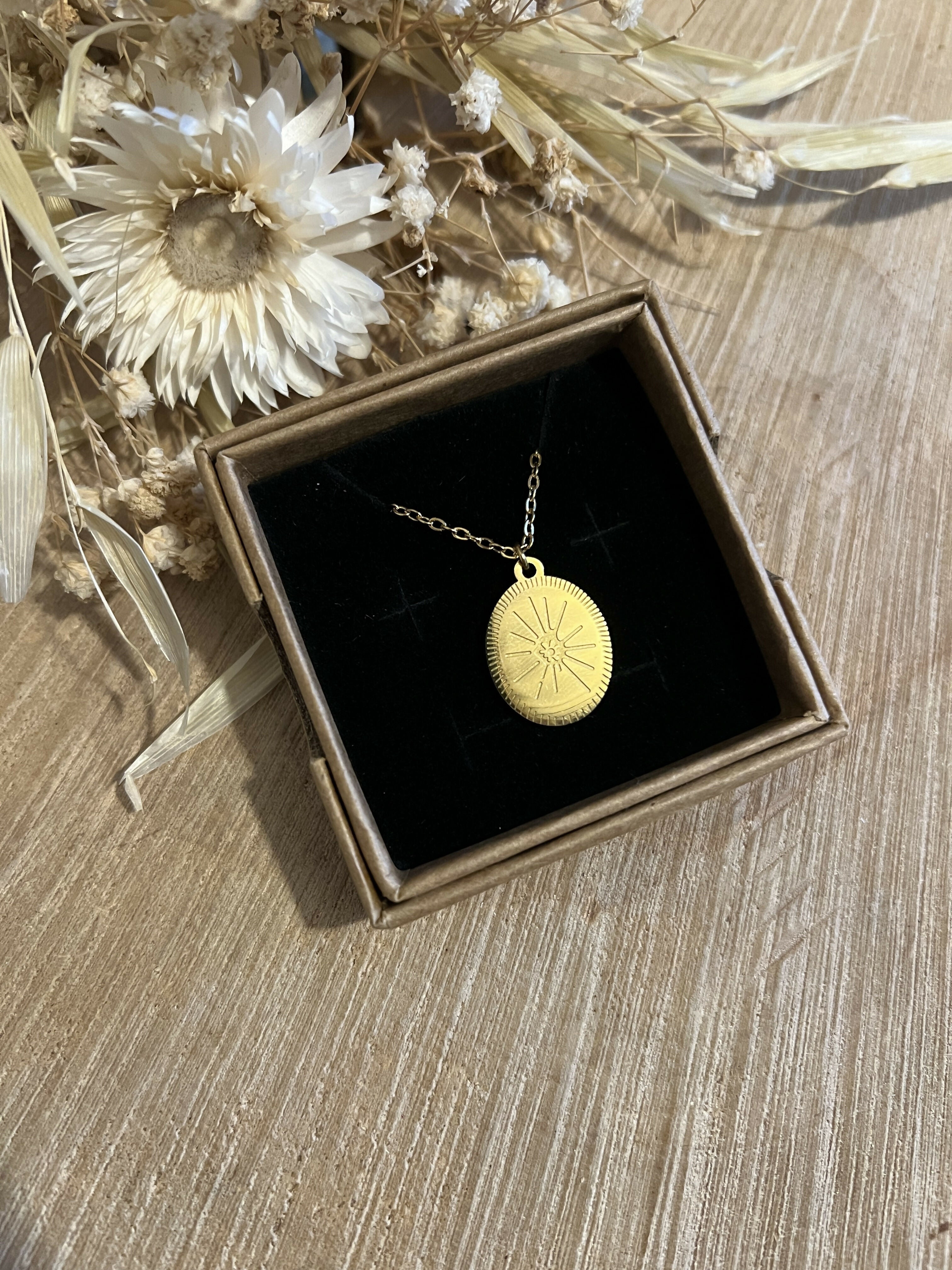 60cm long oval pendant necklace