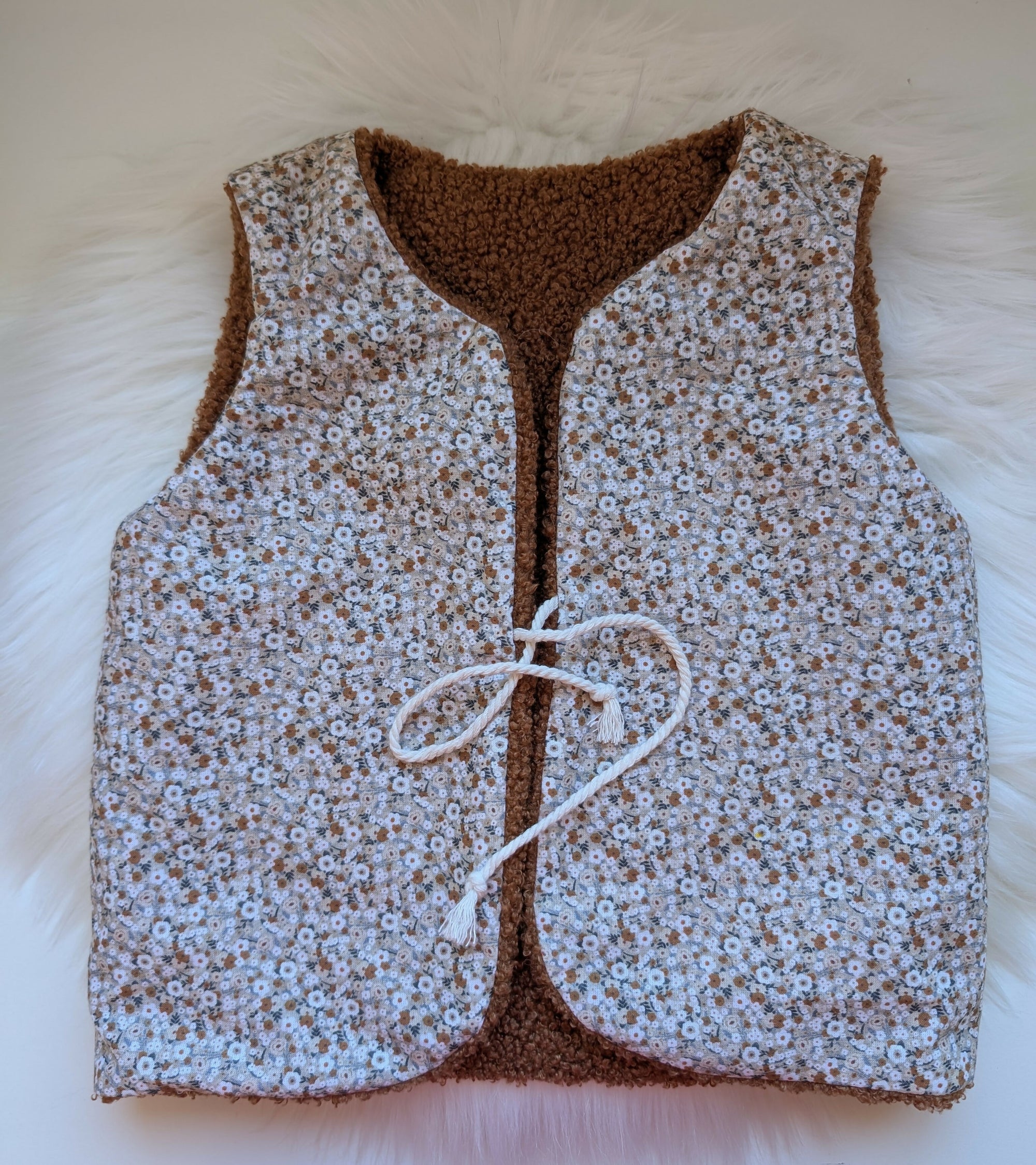 GILET DE BERGER Réversible 4 à 6 ans fleurs marron