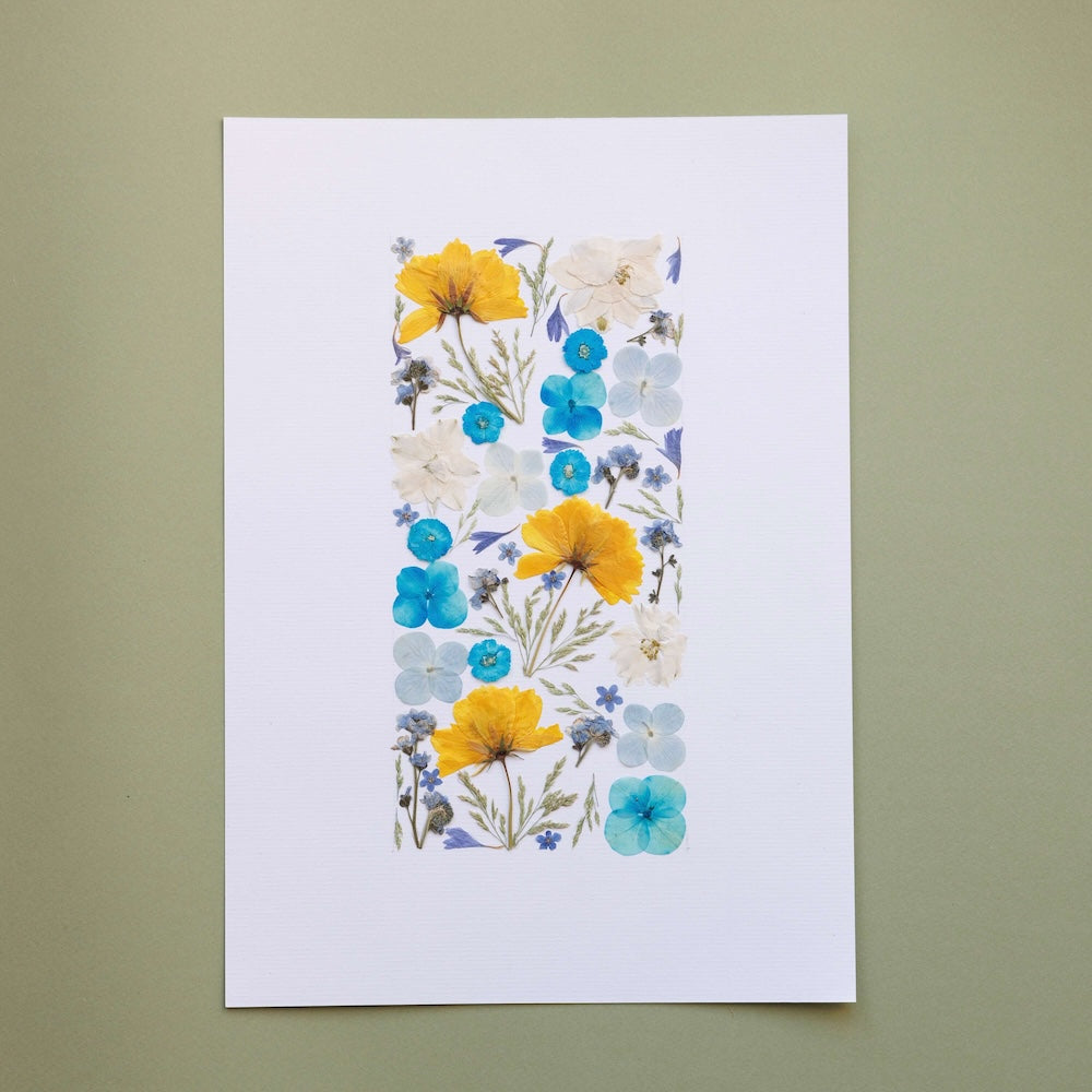 herbier-fait-main-fleurs-bleues-jaunes