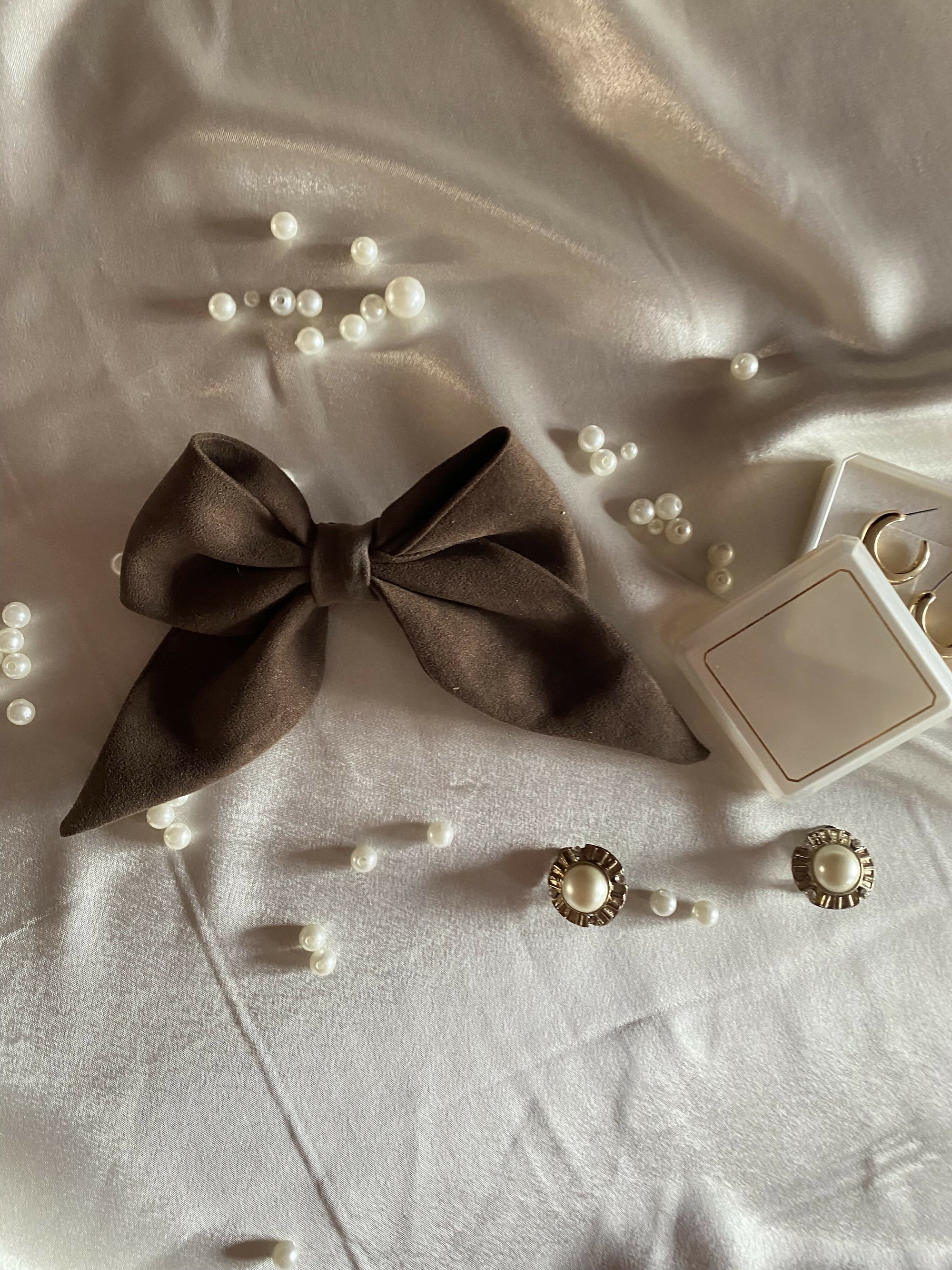 Everlasting Clothe Jean-Anastazia Barrette noeud suede chocolat