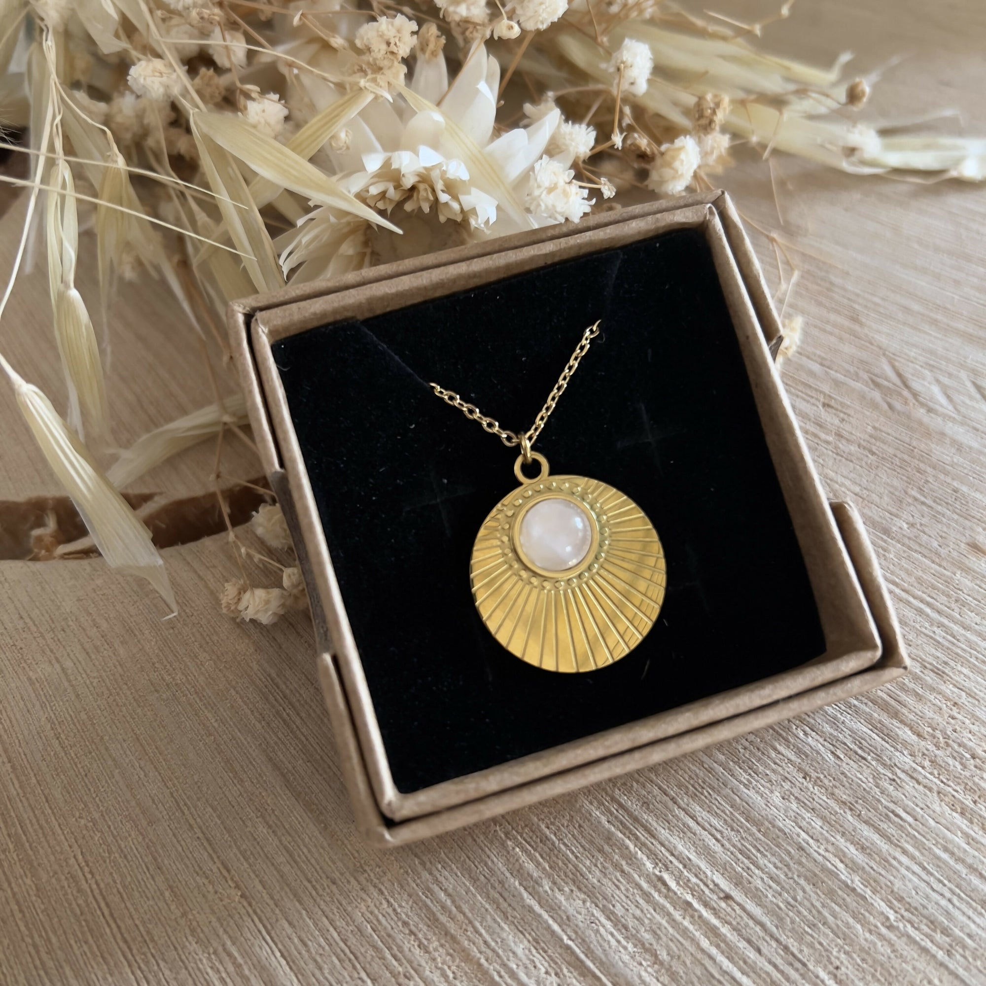 Collier quartz rose & son soleil strié