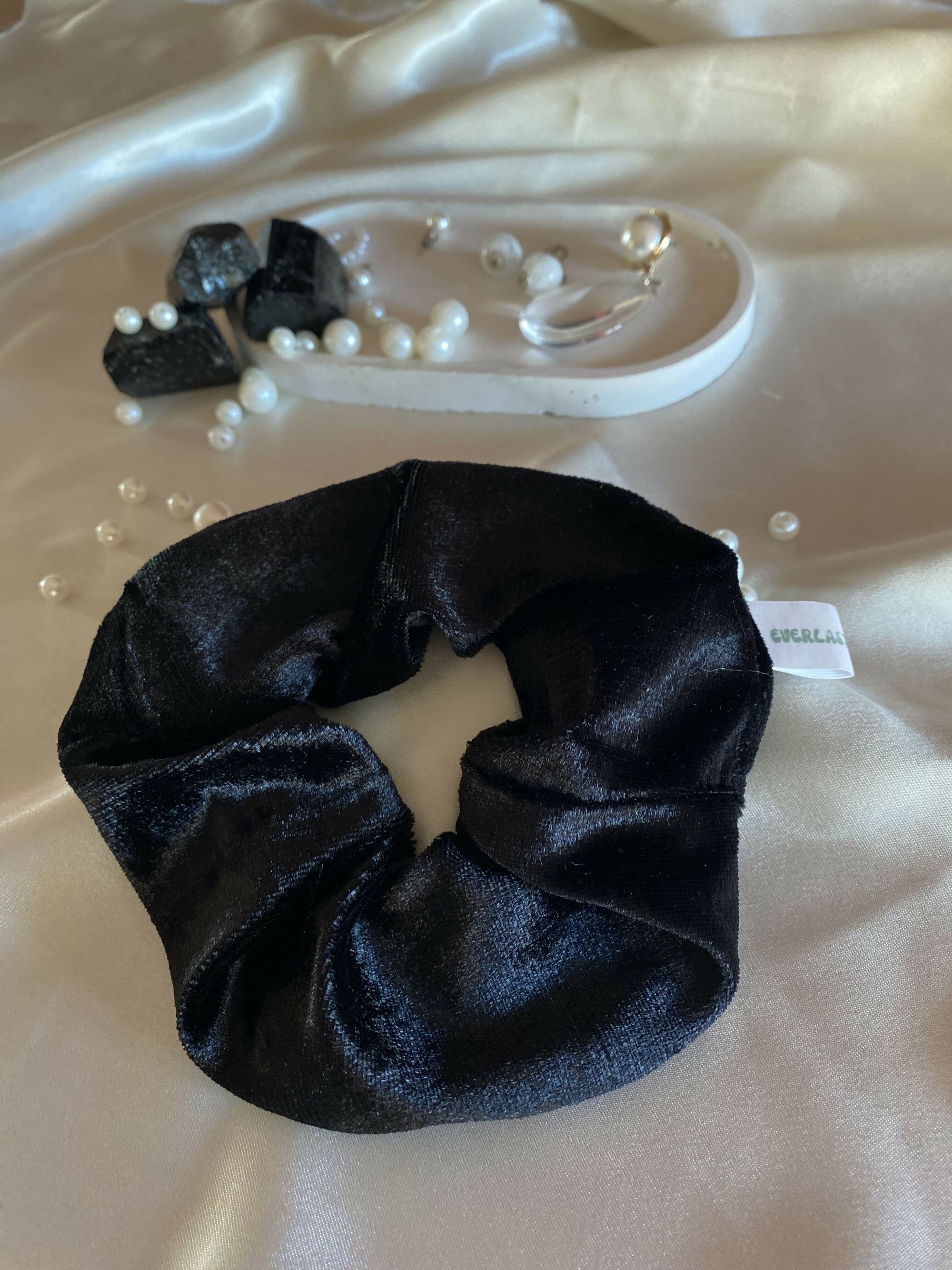 Jean-Jean chouchou upcyclé velours noir Everlasting Clothe .jpeg