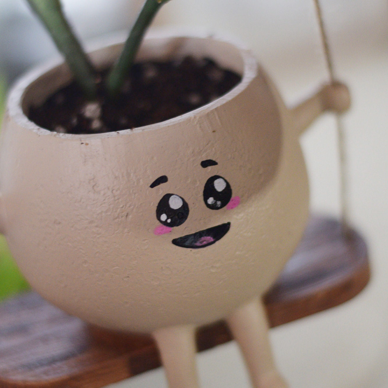 Pot plante balancoire, pot balancoire, pot de fleur balancoire, cache pot balancoire, petit cache pot visage, mini pot de fleur visage, pot de fleur mignon, yeux de biche, kawaii, style Manga, cadeau mignon, pot de fleur tete, cache pot tete.